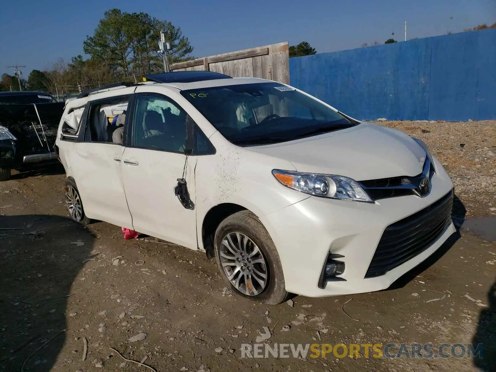 1 Photograph of a damaged car 5TDYZ3DC3KS985165 TOYOTA SIENNA 2019