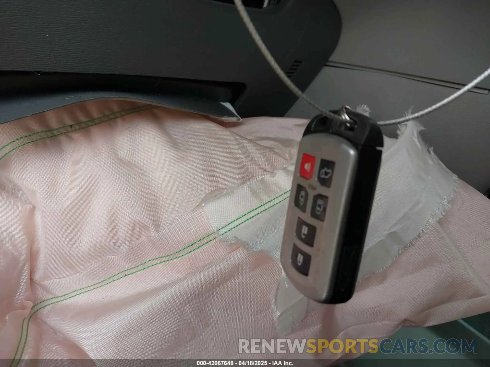 11 Photograph of a damaged car 5TDYZ3DC4KS015406 TOYOTA SIENNA 2019