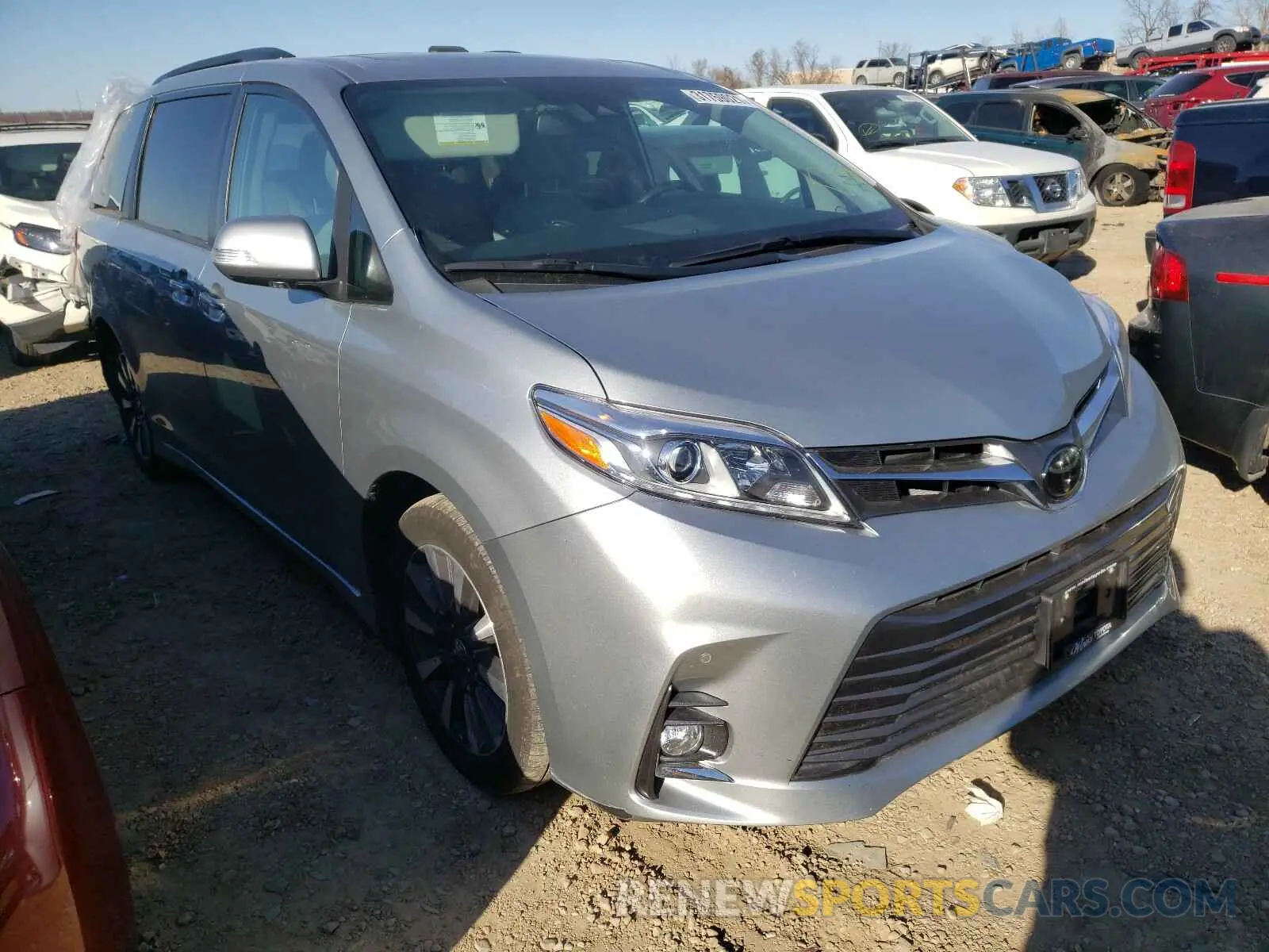 1 Photograph of a damaged car 5TDYZ3DC4KS019228 TOYOTA SIENNA 2019