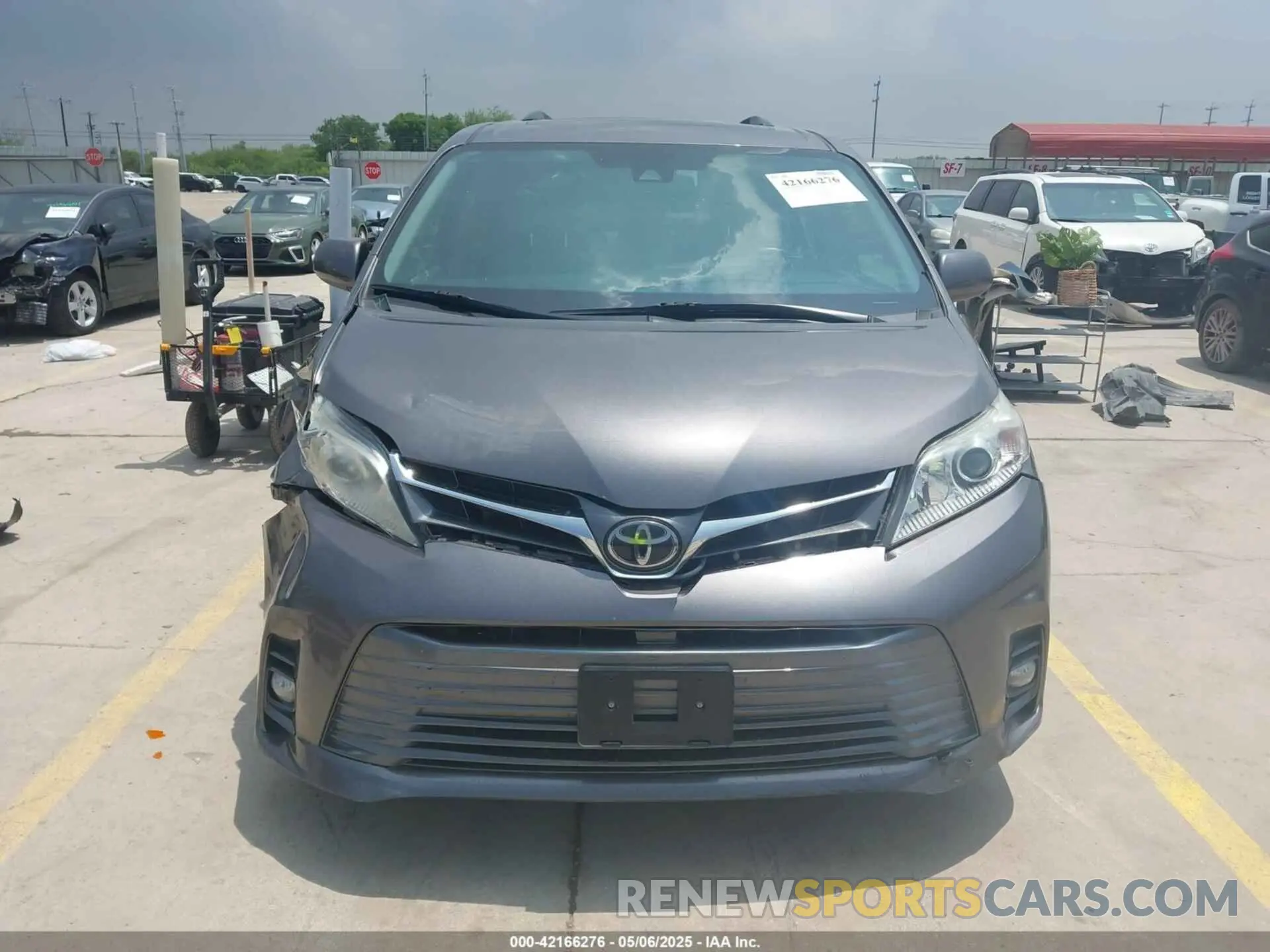 12 Photograph of a damaged car 5TDYZ3DC4KS970576 TOYOTA SIENNA 2019