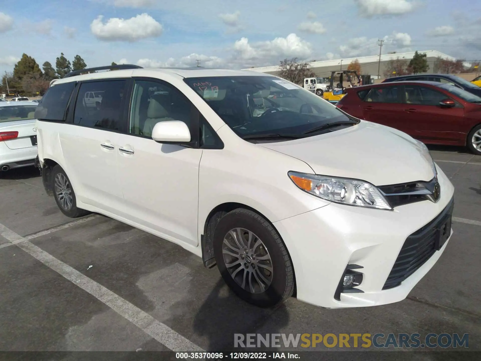 1 Photograph of a damaged car 5TDYZ3DC4KS988771 TOYOTA SIENNA 2019