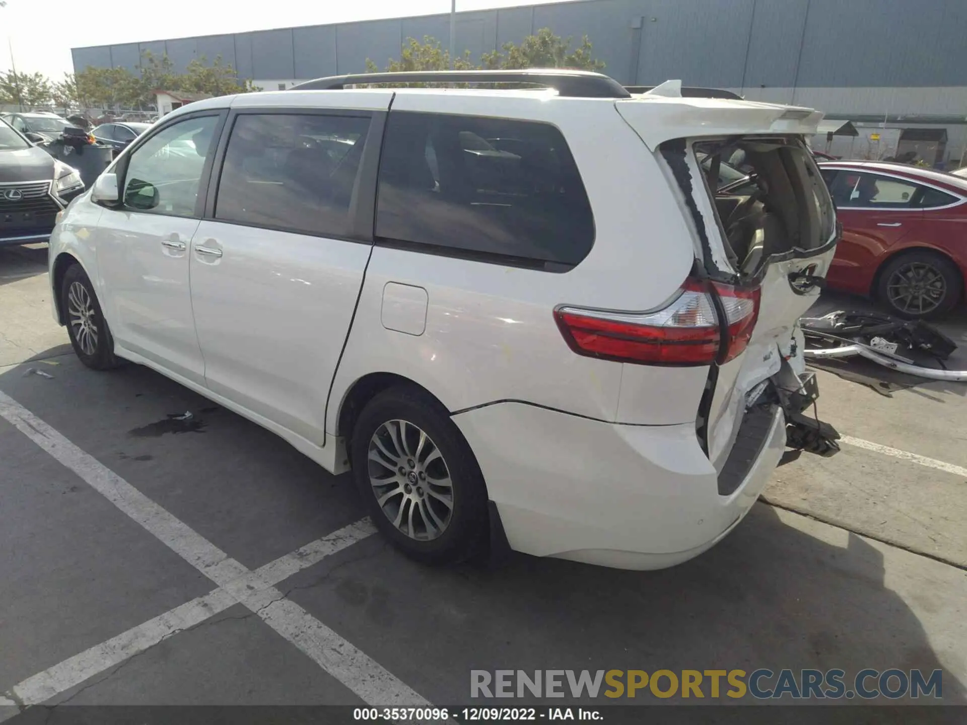 3 Photograph of a damaged car 5TDYZ3DC4KS988771 TOYOTA SIENNA 2019