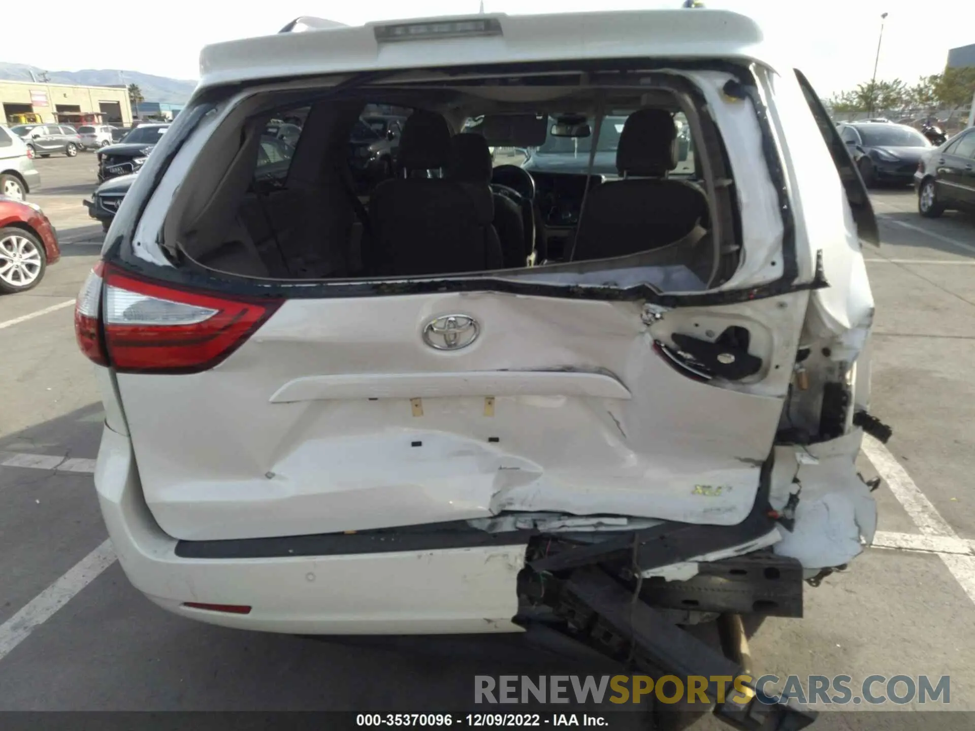 6 Photograph of a damaged car 5TDYZ3DC4KS988771 TOYOTA SIENNA 2019