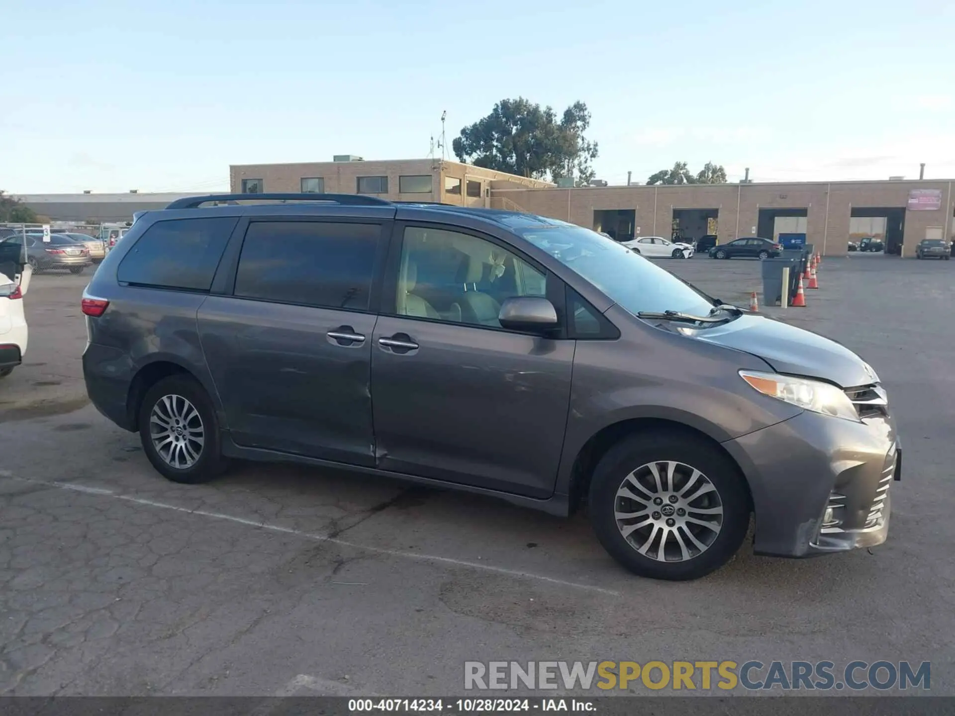 13 Фотография поврежденного автомобиля 5TDYZ3DC5KS982915 TOYOTA SIENNA 2019
