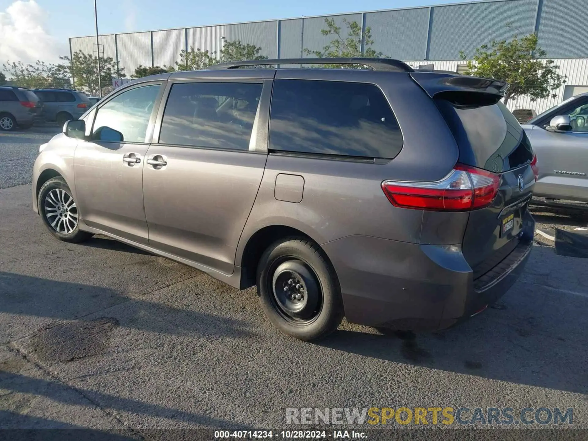 3 Фотография поврежденного автомобиля 5TDYZ3DC5KS982915 TOYOTA SIENNA 2019