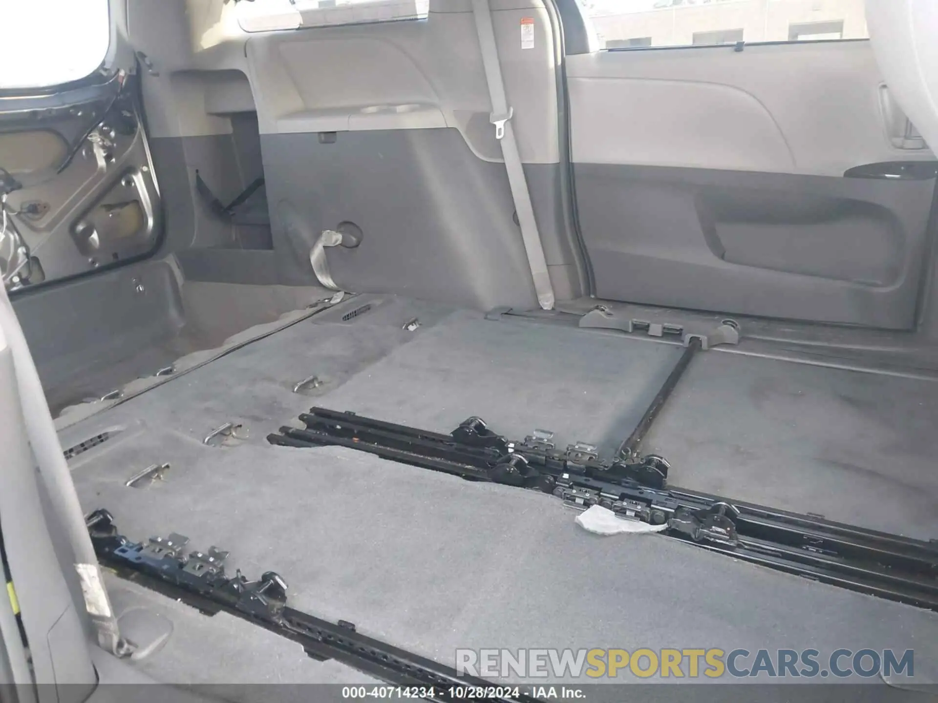 8 Фотография поврежденного автомобиля 5TDYZ3DC5KS982915 TOYOTA SIENNA 2019