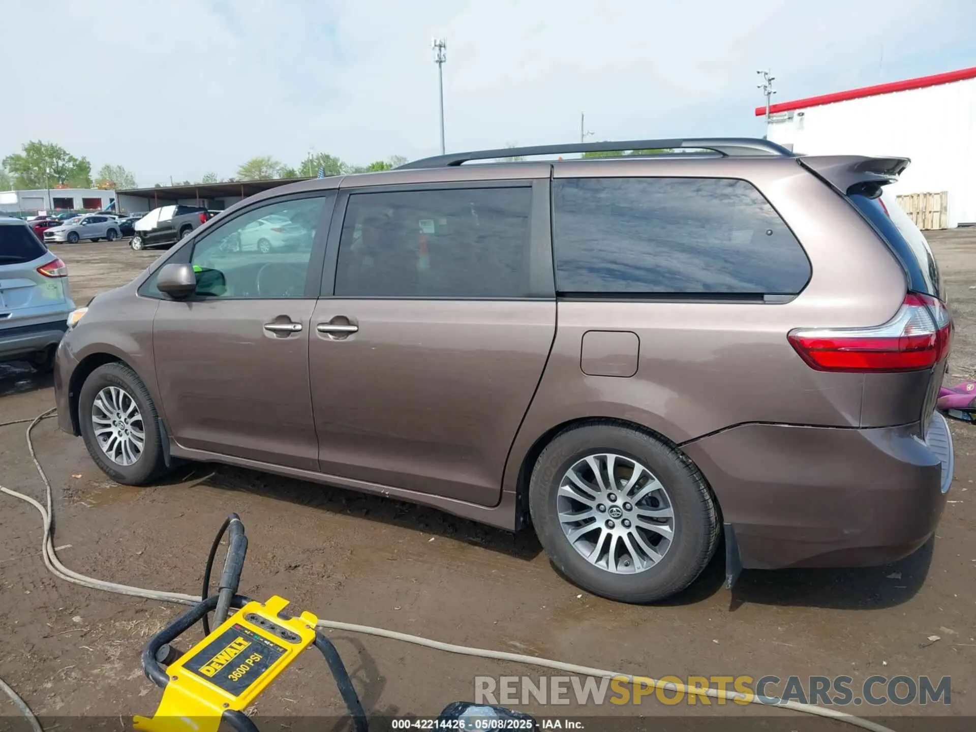 14 Photograph of a damaged car 5TDYZ3DC7KS980857 TOYOTA SIENNA 2019