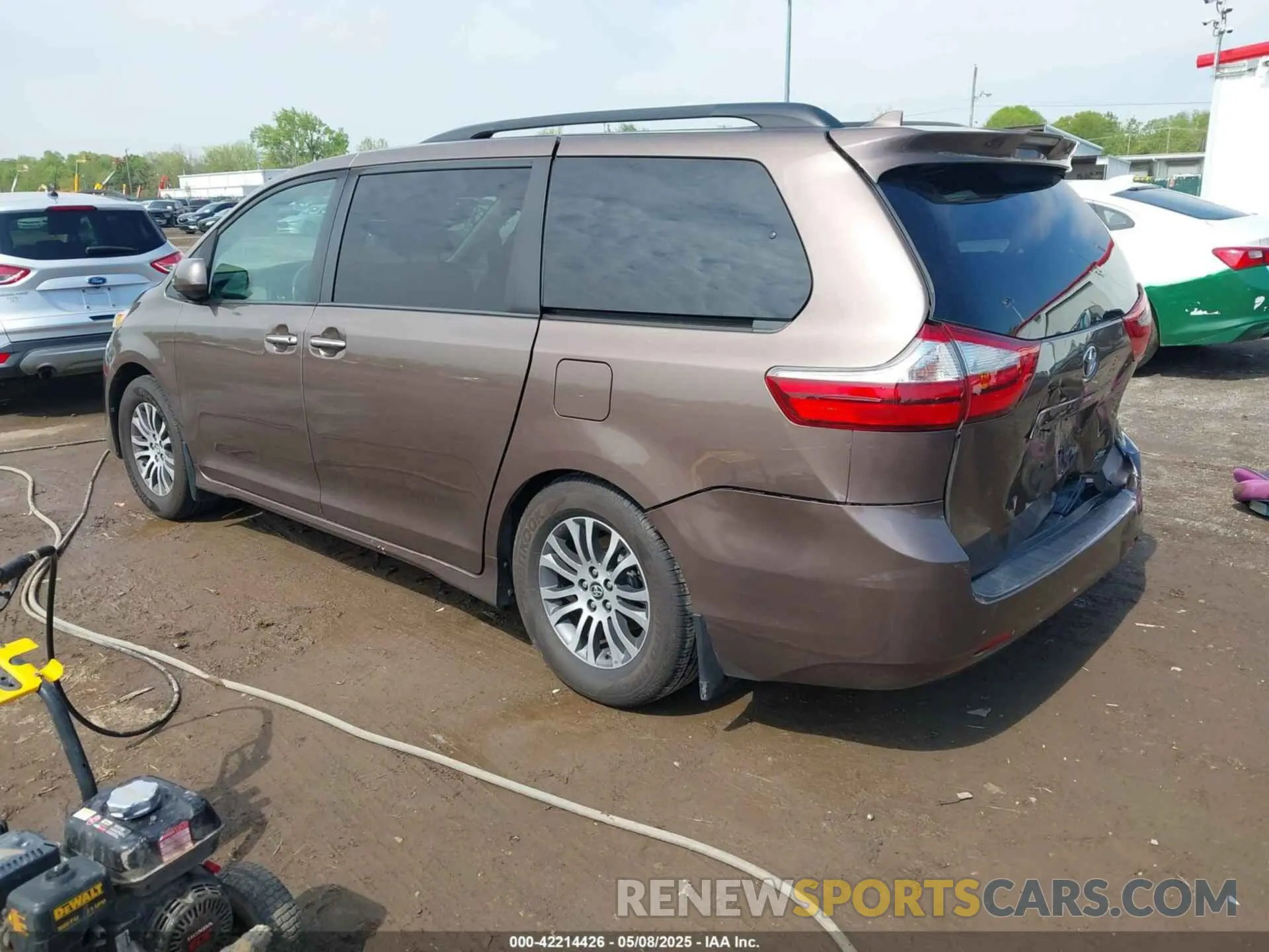 3 Photograph of a damaged car 5TDYZ3DC7KS980857 TOYOTA SIENNA 2019