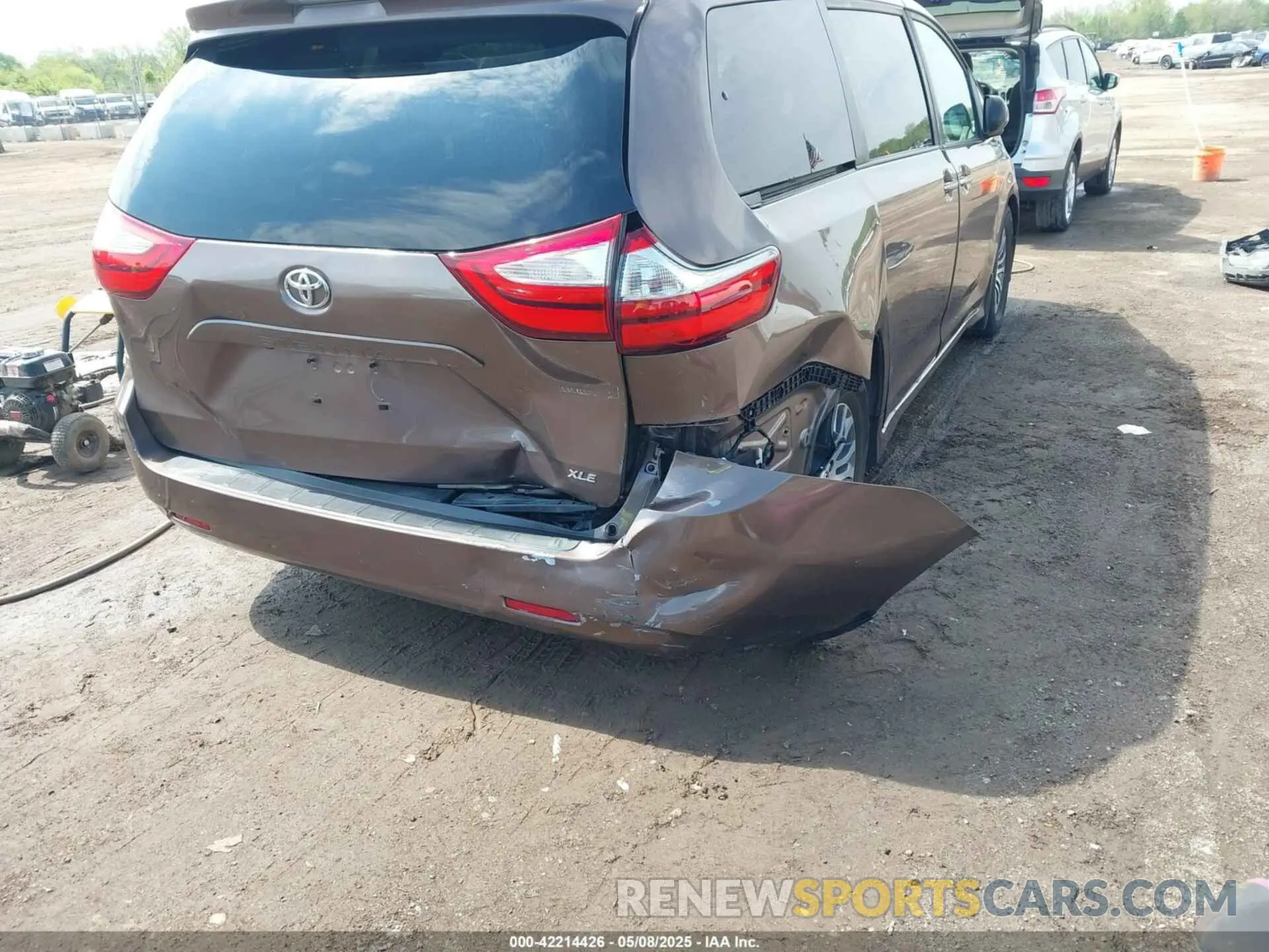6 Photograph of a damaged car 5TDYZ3DC7KS980857 TOYOTA SIENNA 2019