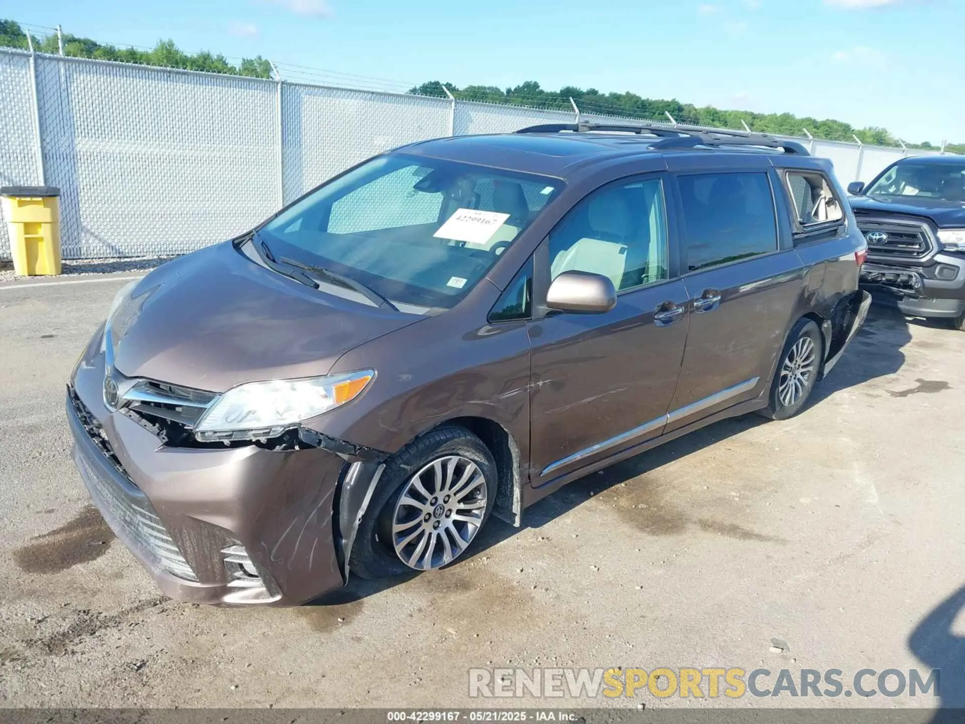2 Photograph of a damaged car 5TDYZ3DC7KS984973 TOYOTA SIENNA 2019