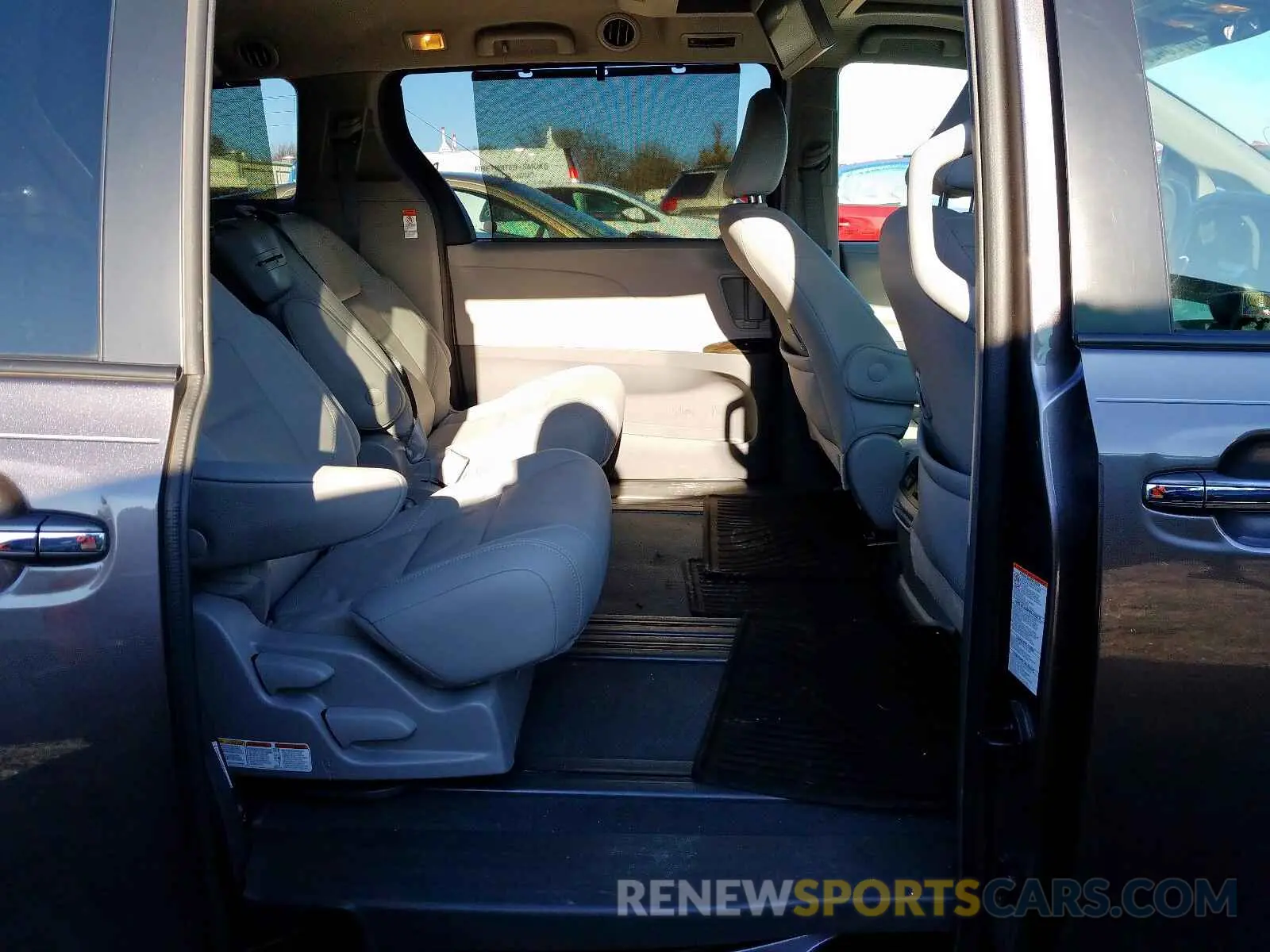 6 Photograph of a damaged car 5TDYZ3DC7KS996055 TOYOTA SIENNA 2019