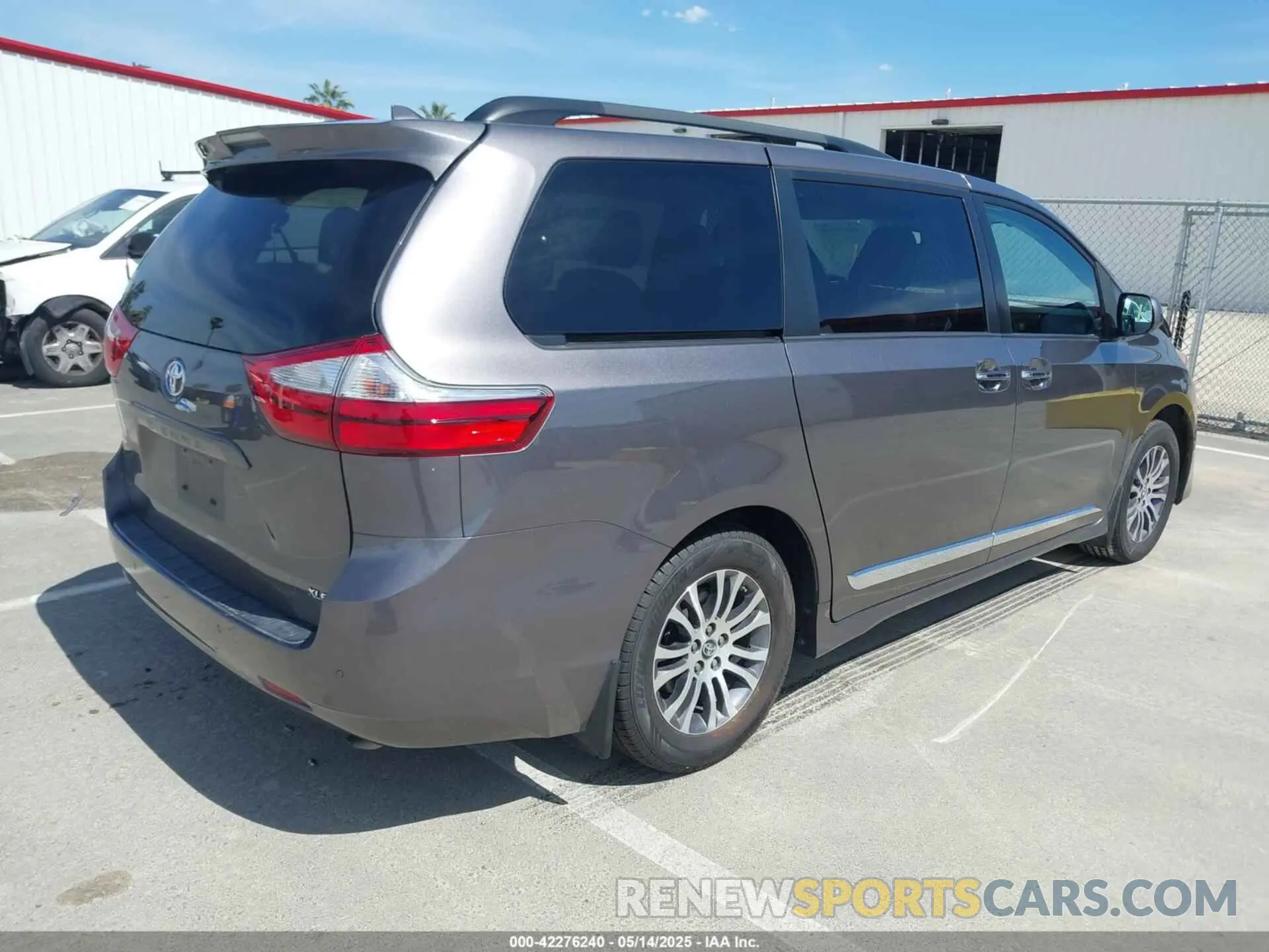 4 Фотография поврежденного автомобиля 5TDYZ3DC8KS001055 TOYOTA SIENNA 2019
