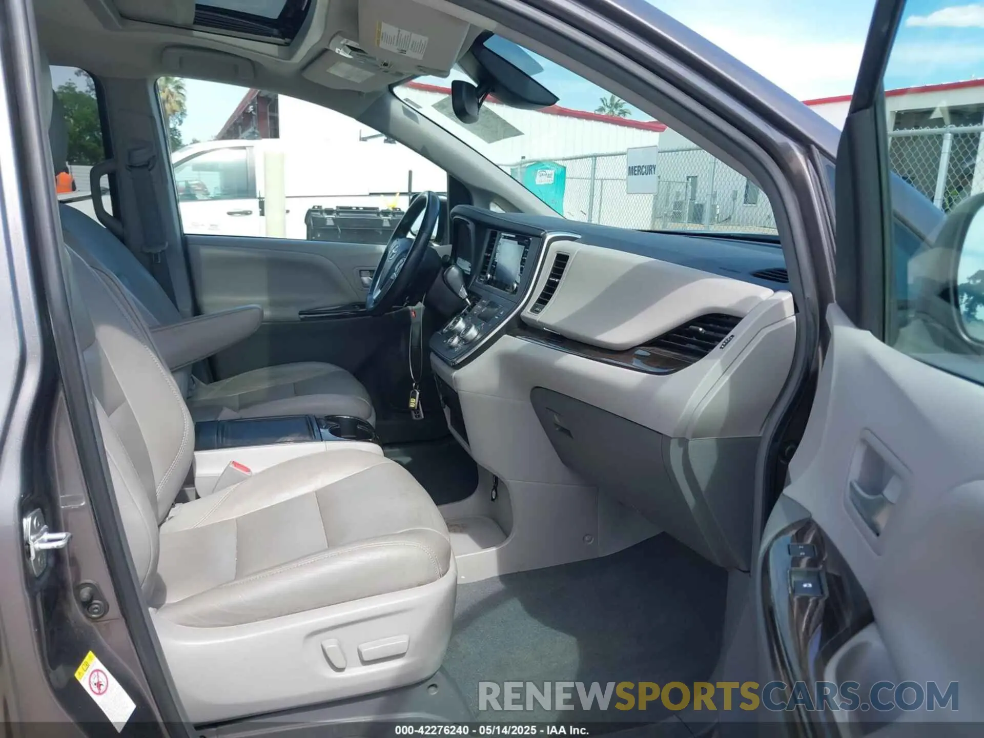 5 Фотография поврежденного автомобиля 5TDYZ3DC8KS001055 TOYOTA SIENNA 2019