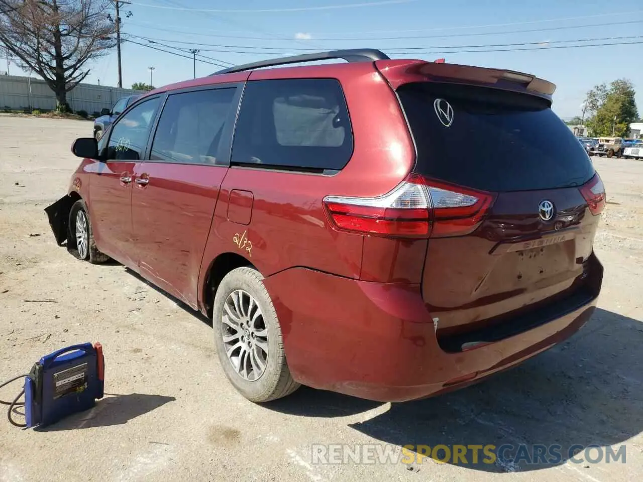 3 Photograph of a damaged car 5TDYZ3DC8KS001878 TOYOTA SIENNA 2019