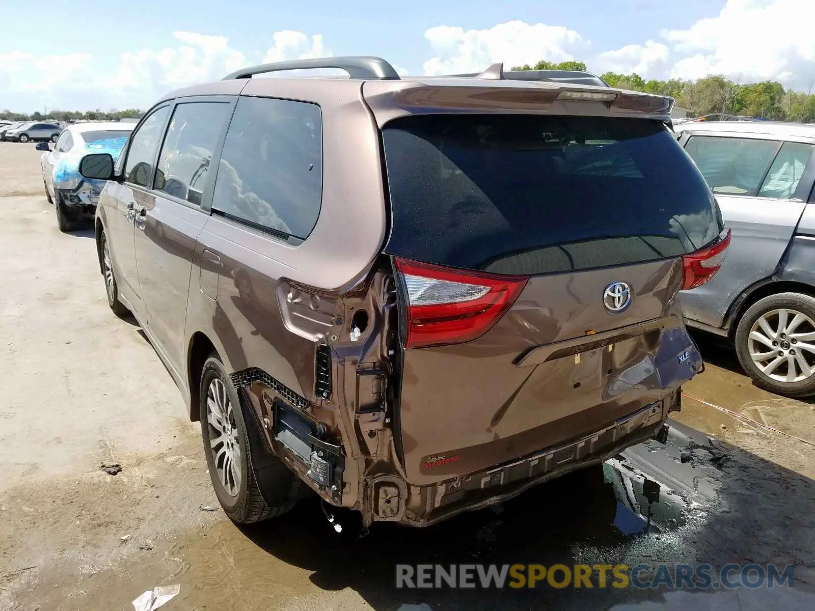 3 Photograph of a damaged car 5TDYZ3DC8KS017188 TOYOTA SIENNA 2019