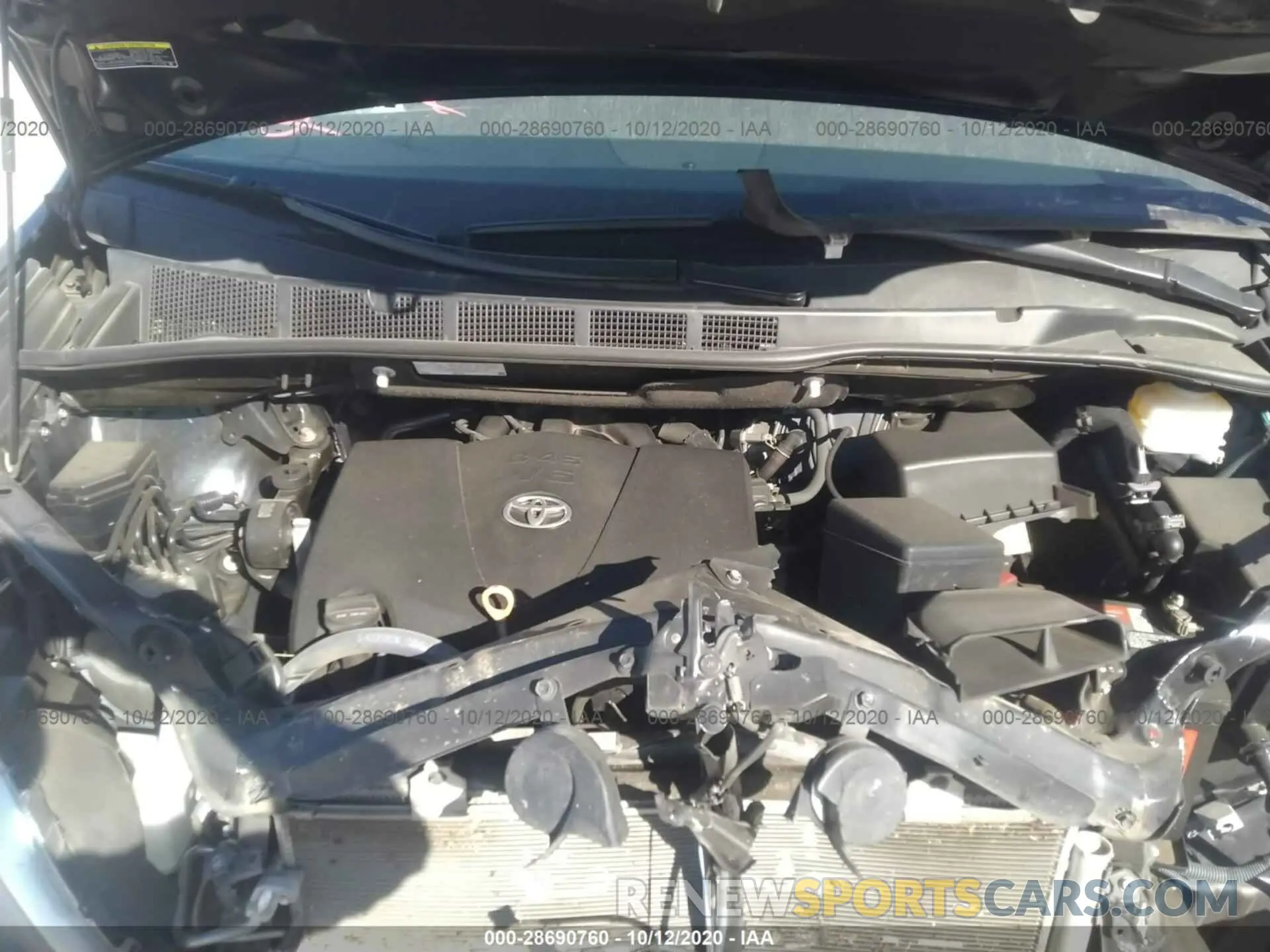 10 Photograph of a damaged car 5TDYZ3DC8KS979832 TOYOTA SIENNA 2019