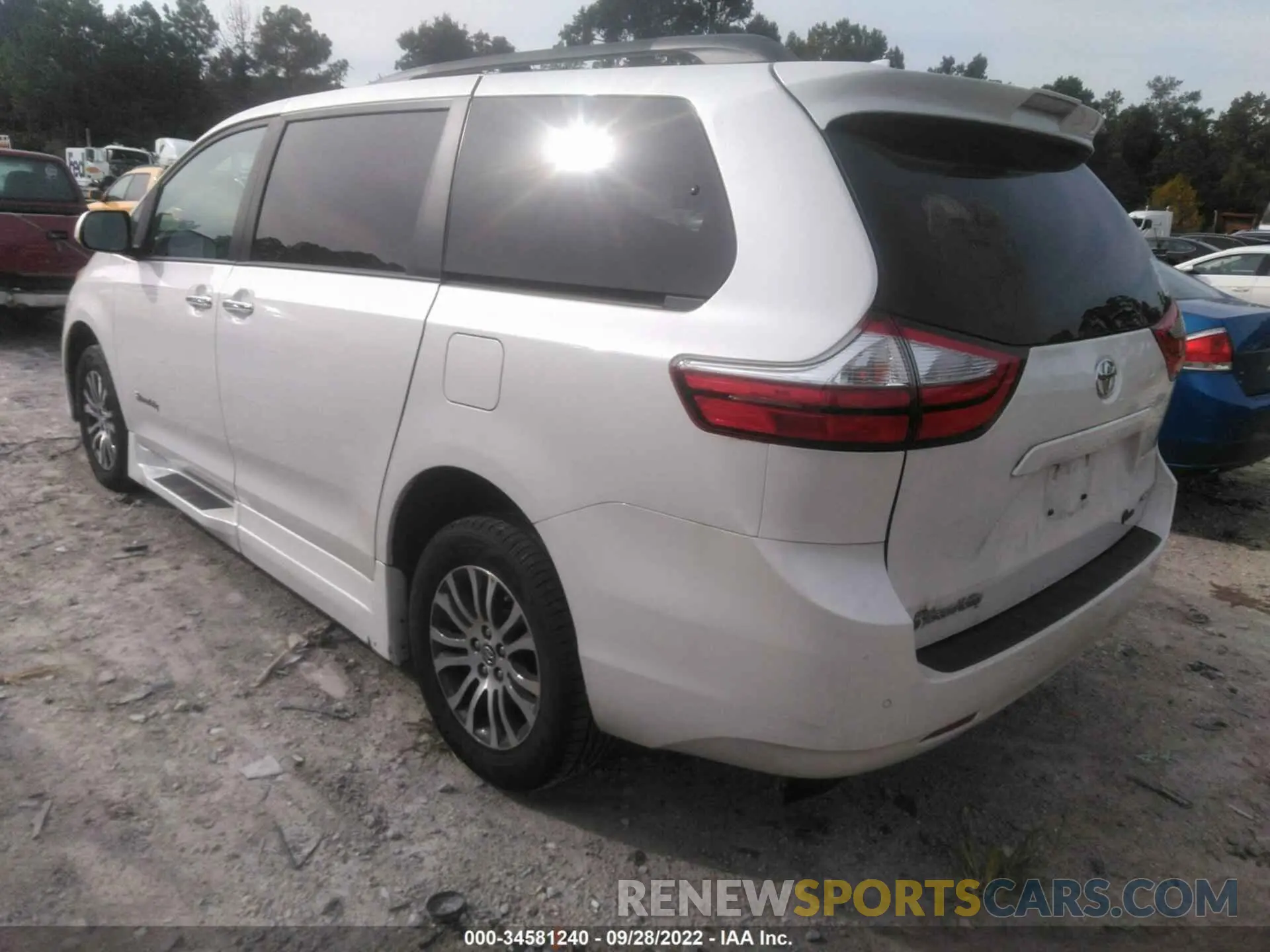 3 Photograph of a damaged car 5TDYZ3DCXKS993652 TOYOTA SIENNA 2019