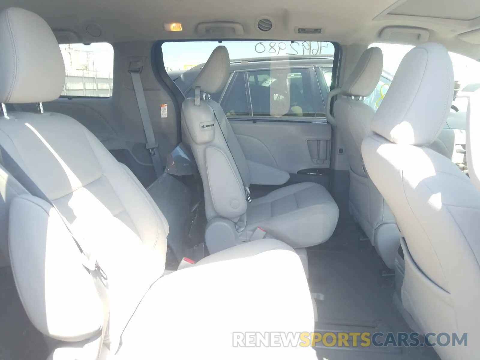 6 Photograph of a damaged car 5TDYZ3DCXKS998737 TOYOTA SIENNA 2019