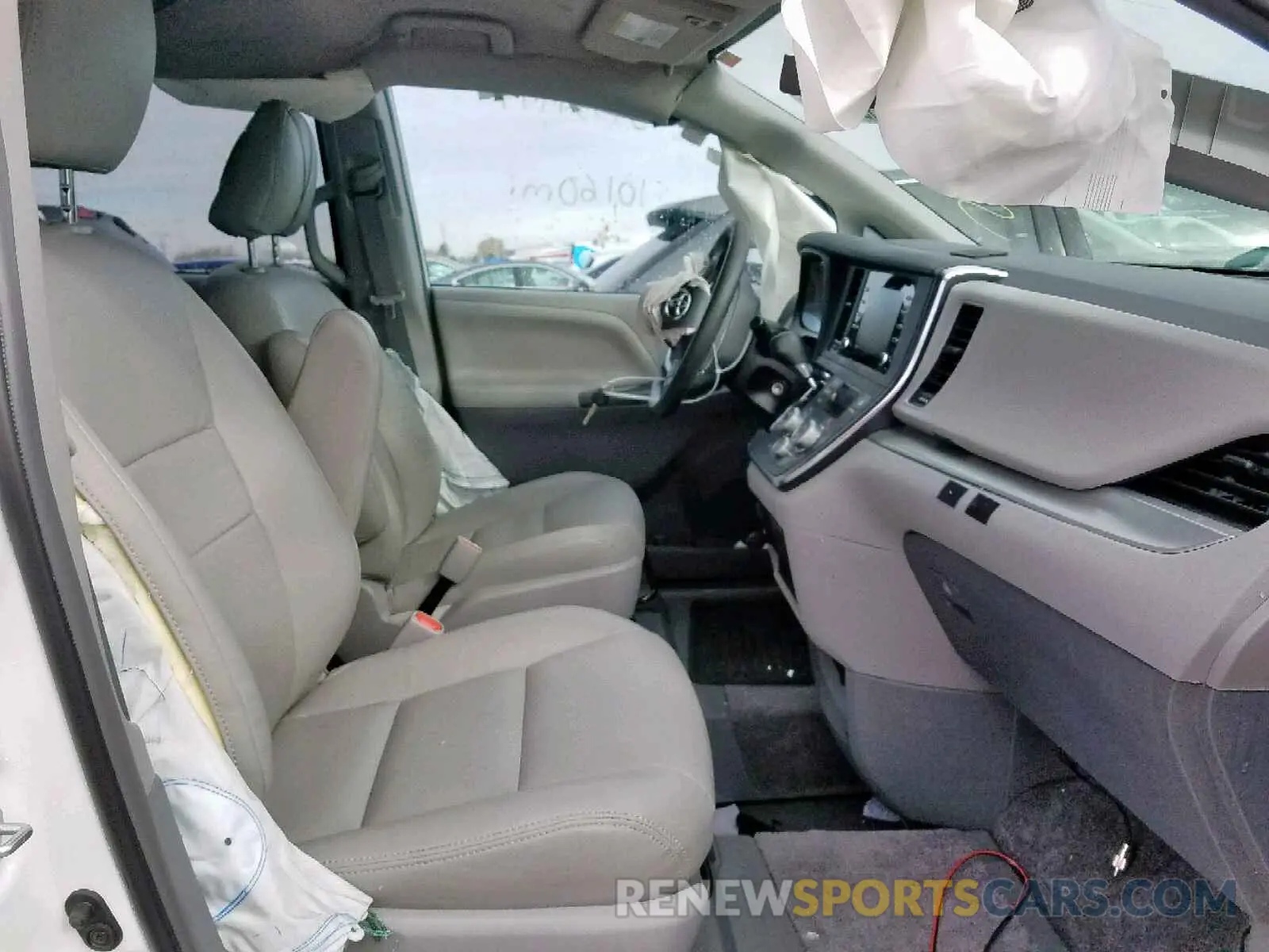 5 Photograph of a damaged car 5TDZZ3DC0KS020042 TOYOTA SIENNA 2019