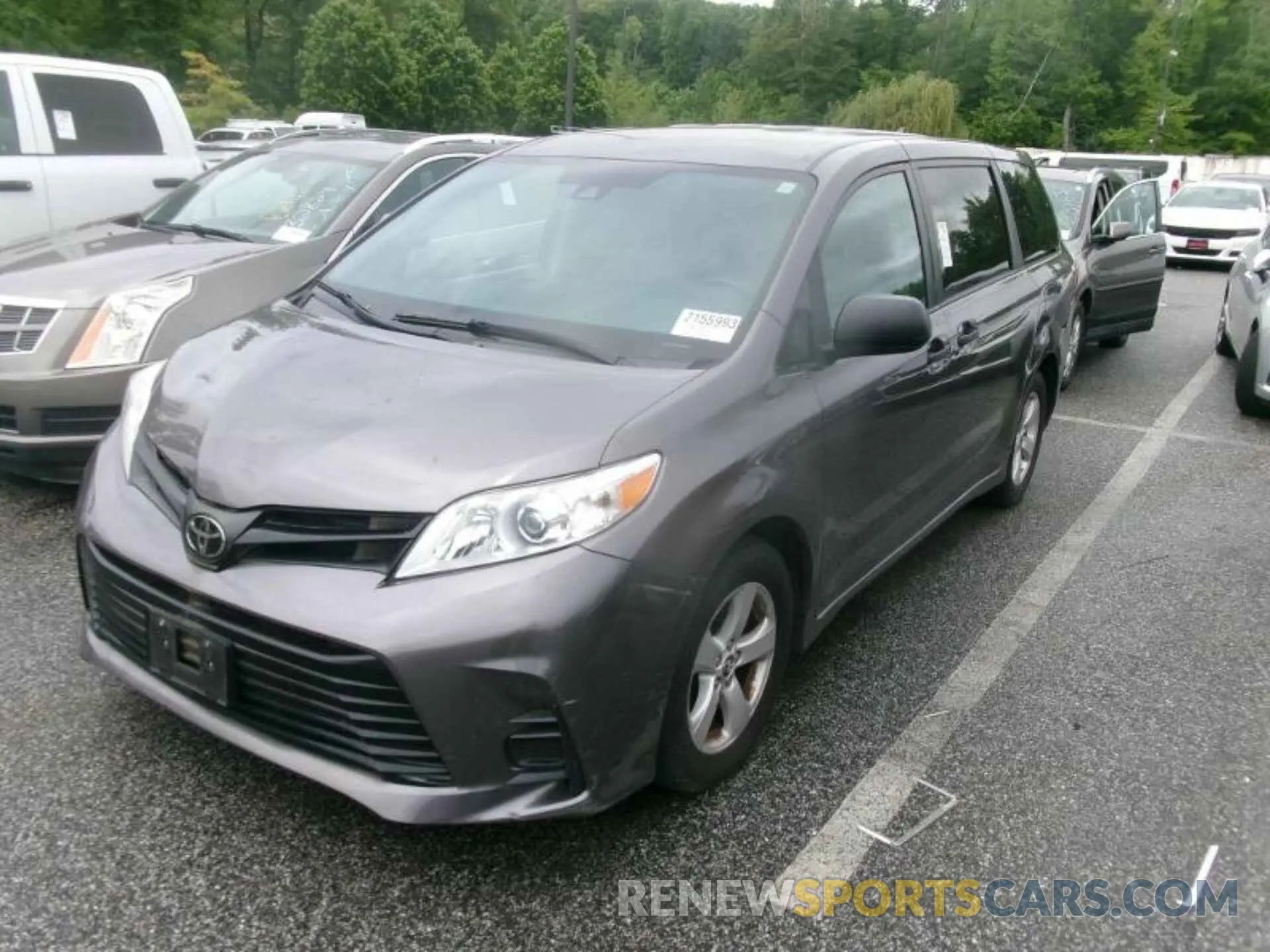 2 Photograph of a damaged car 5TDZZ3DC2KS002996 TOYOTA SIENNA 2019