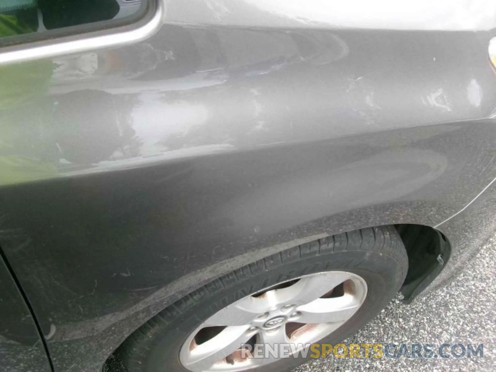 4 Photograph of a damaged car 5TDZZ3DC2KS002996 TOYOTA SIENNA 2019