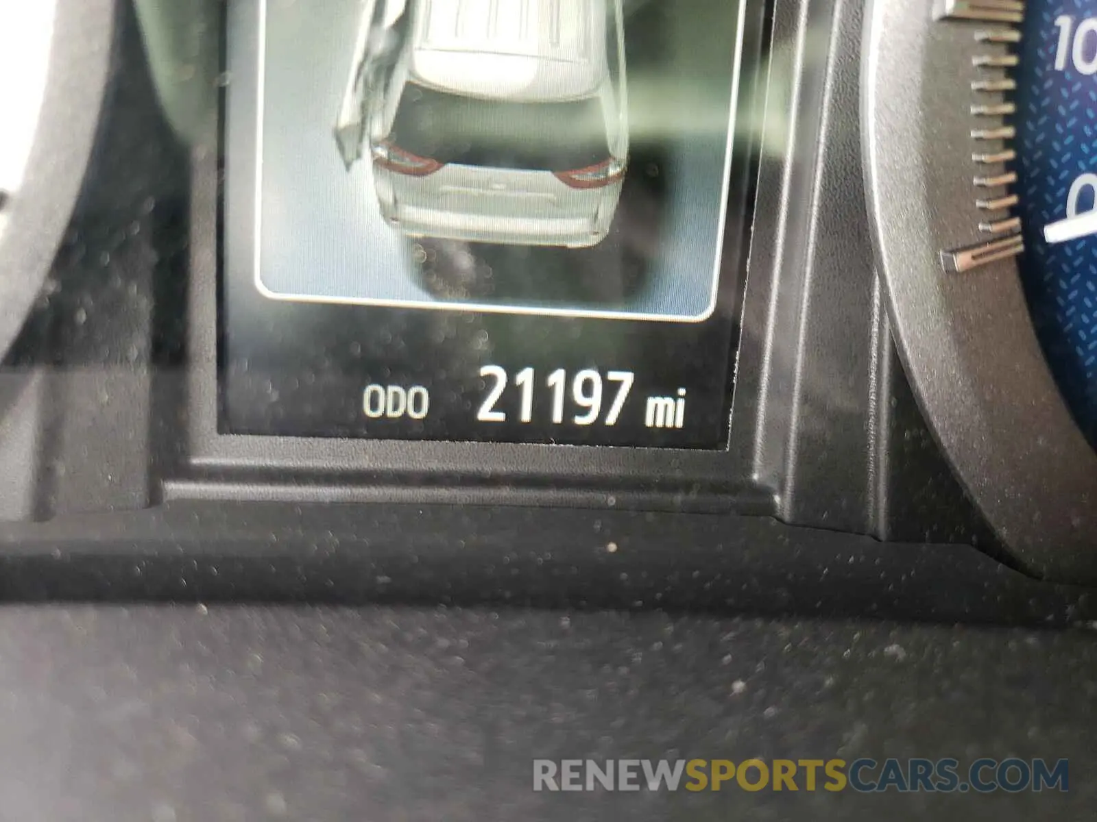 8 Photograph of a damaged car 5TDZZ3DC2KS005901 TOYOTA SIENNA 2019