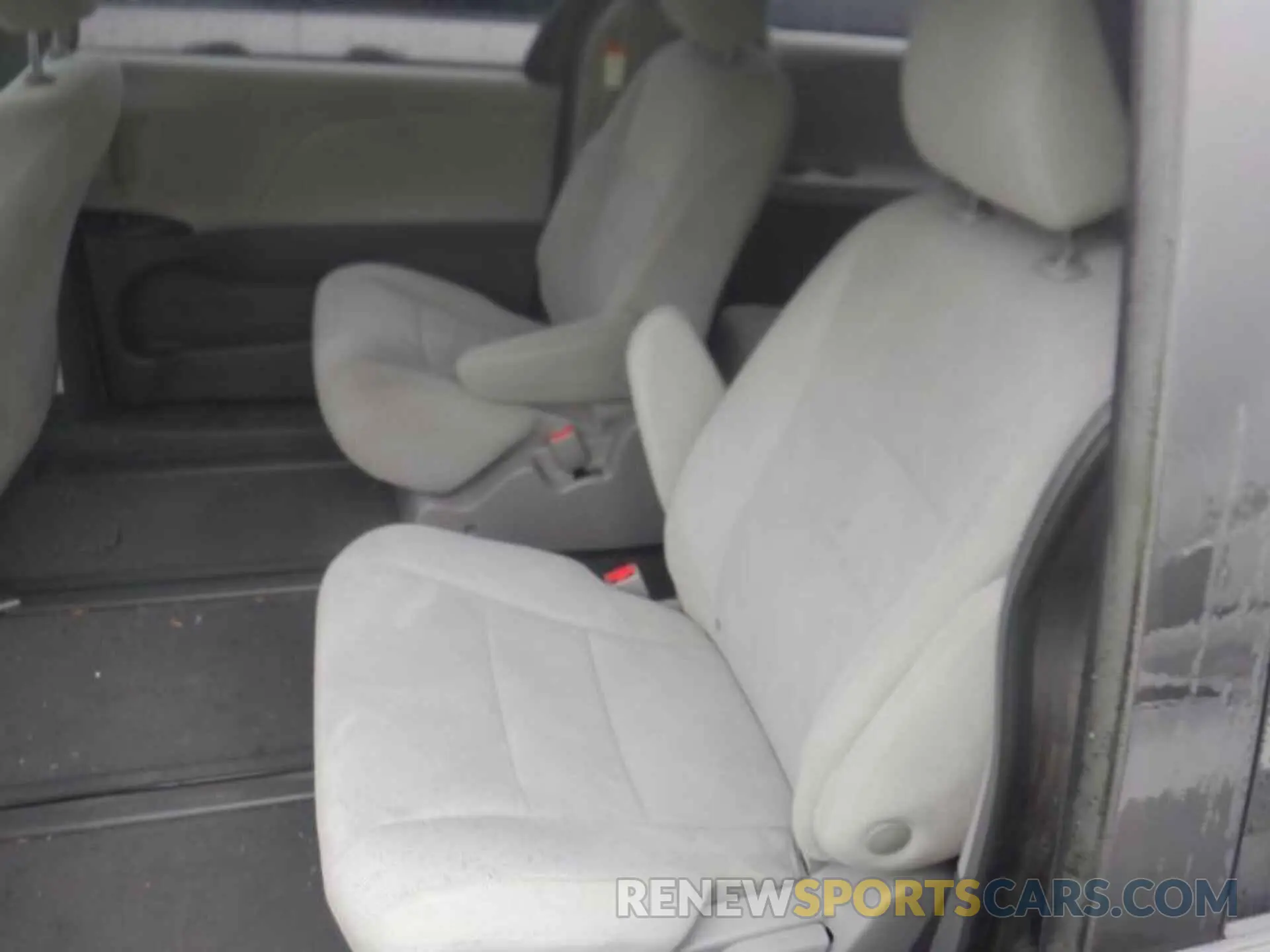 7 Фотография поврежденного автомобиля 5TDZZ3DC2KS008944 TOYOTA SIENNA 2019