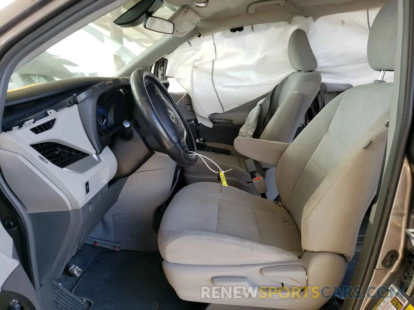 3 Photograph of a damaged car 5TDZZ3DC3KS978799 TOYOTA SIENNA 2019