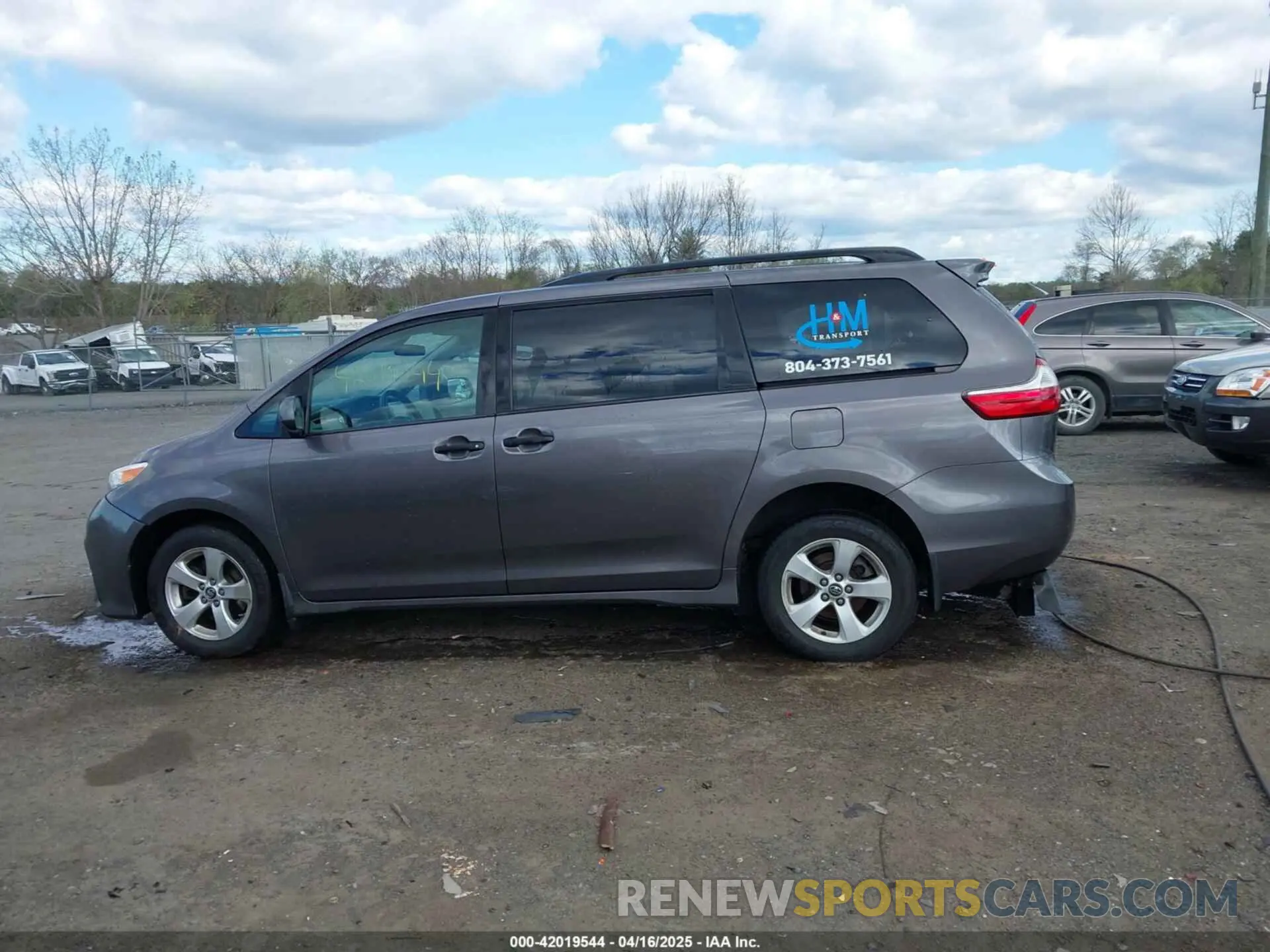 15 Photograph of a damaged car 5TDZZ3DC3KS988944 TOYOTA SIENNA 2019