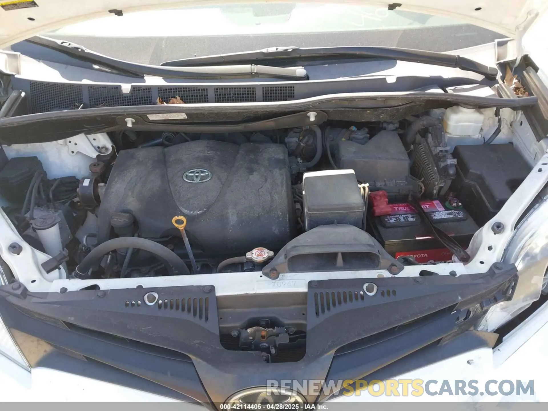 10 Фотография поврежденного автомобиля 5TDZZ3DC4KS015569 TOYOTA SIENNA 2019