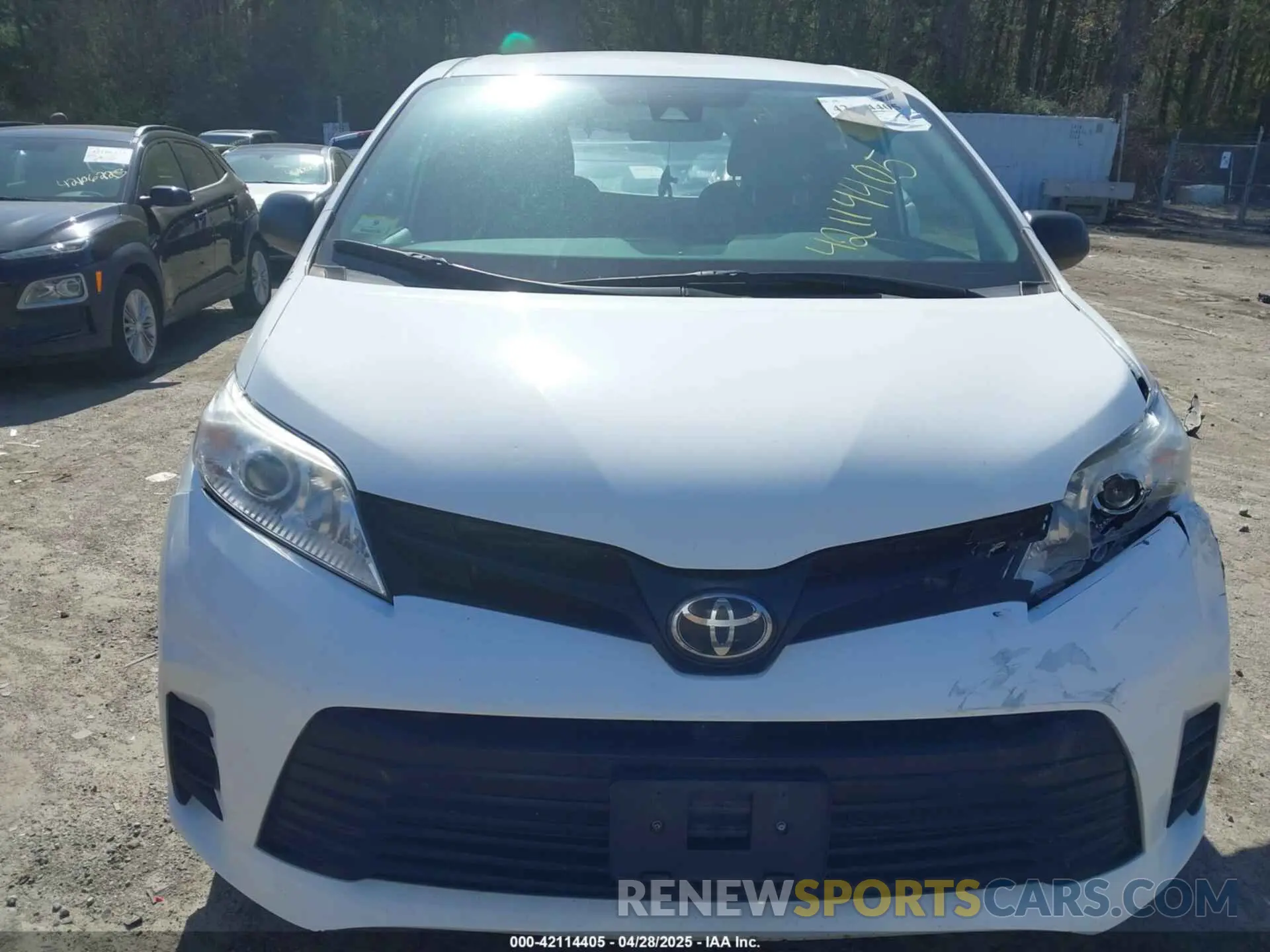 13 Фотография поврежденного автомобиля 5TDZZ3DC4KS015569 TOYOTA SIENNA 2019