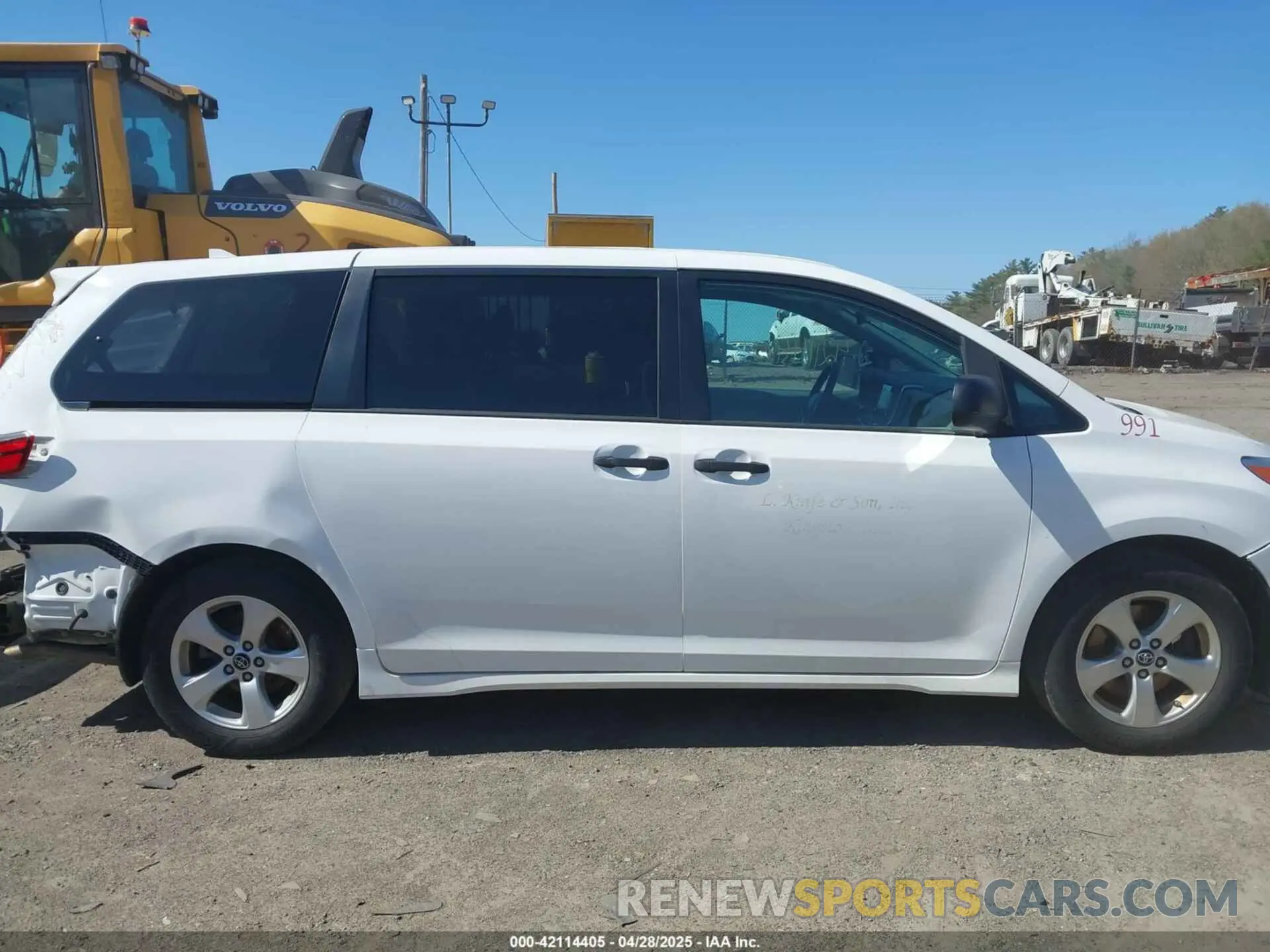 14 Фотография поврежденного автомобиля 5TDZZ3DC4KS015569 TOYOTA SIENNA 2019