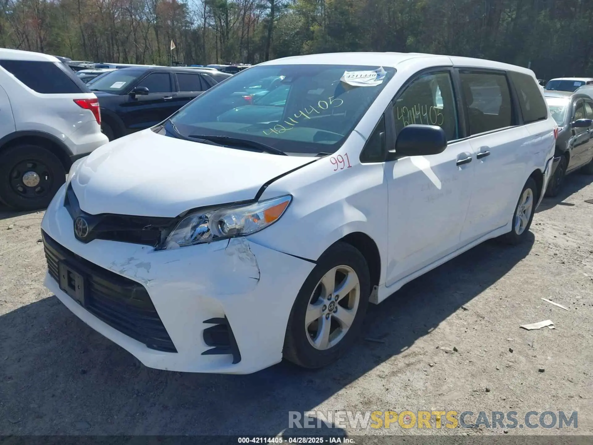 2 Фотография поврежденного автомобиля 5TDZZ3DC4KS015569 TOYOTA SIENNA 2019