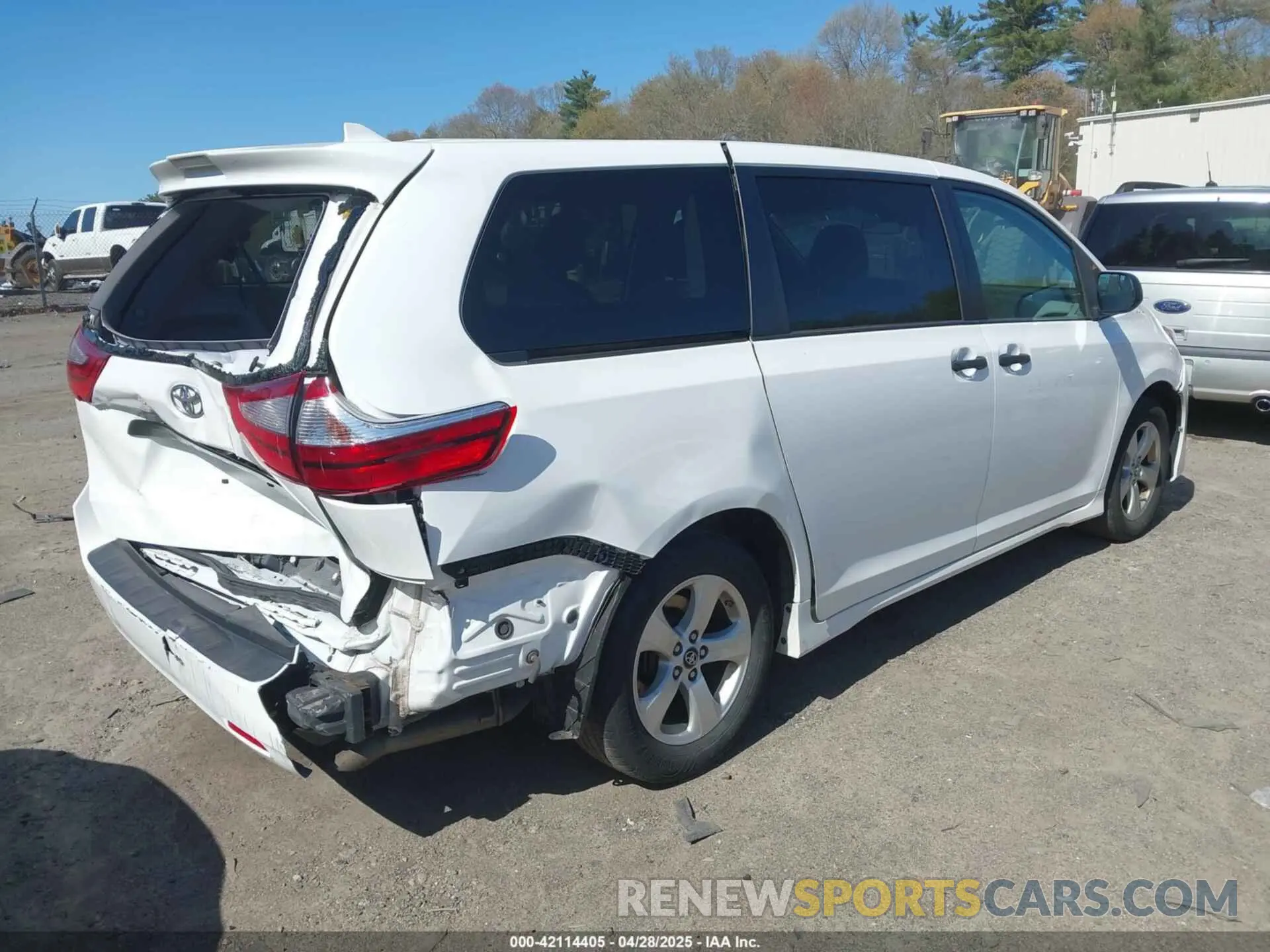 4 Фотография поврежденного автомобиля 5TDZZ3DC4KS015569 TOYOTA SIENNA 2019
