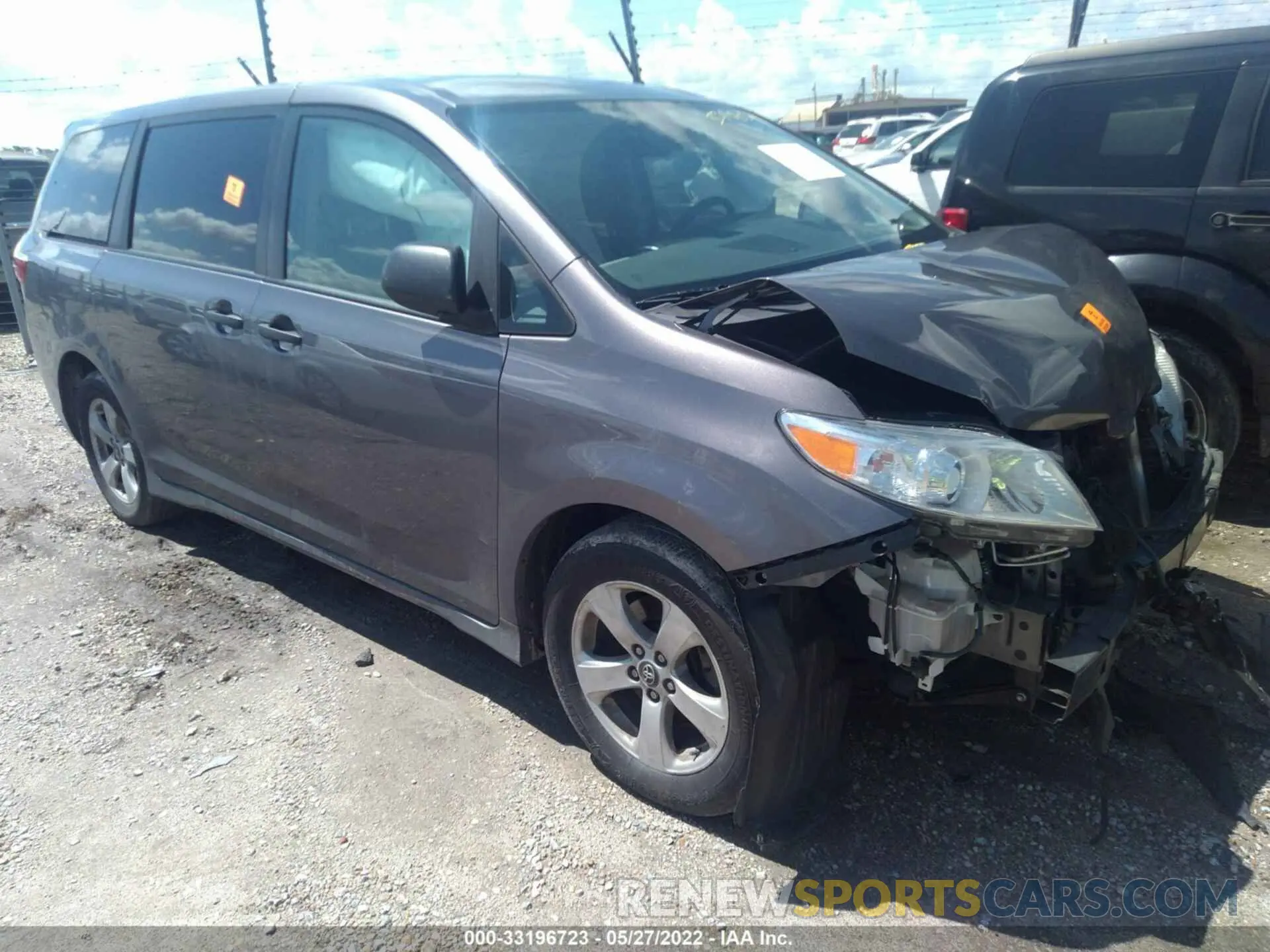 1 Photograph of a damaged car 5TDZZ3DC7KS008096 TOYOTA SIENNA 2019