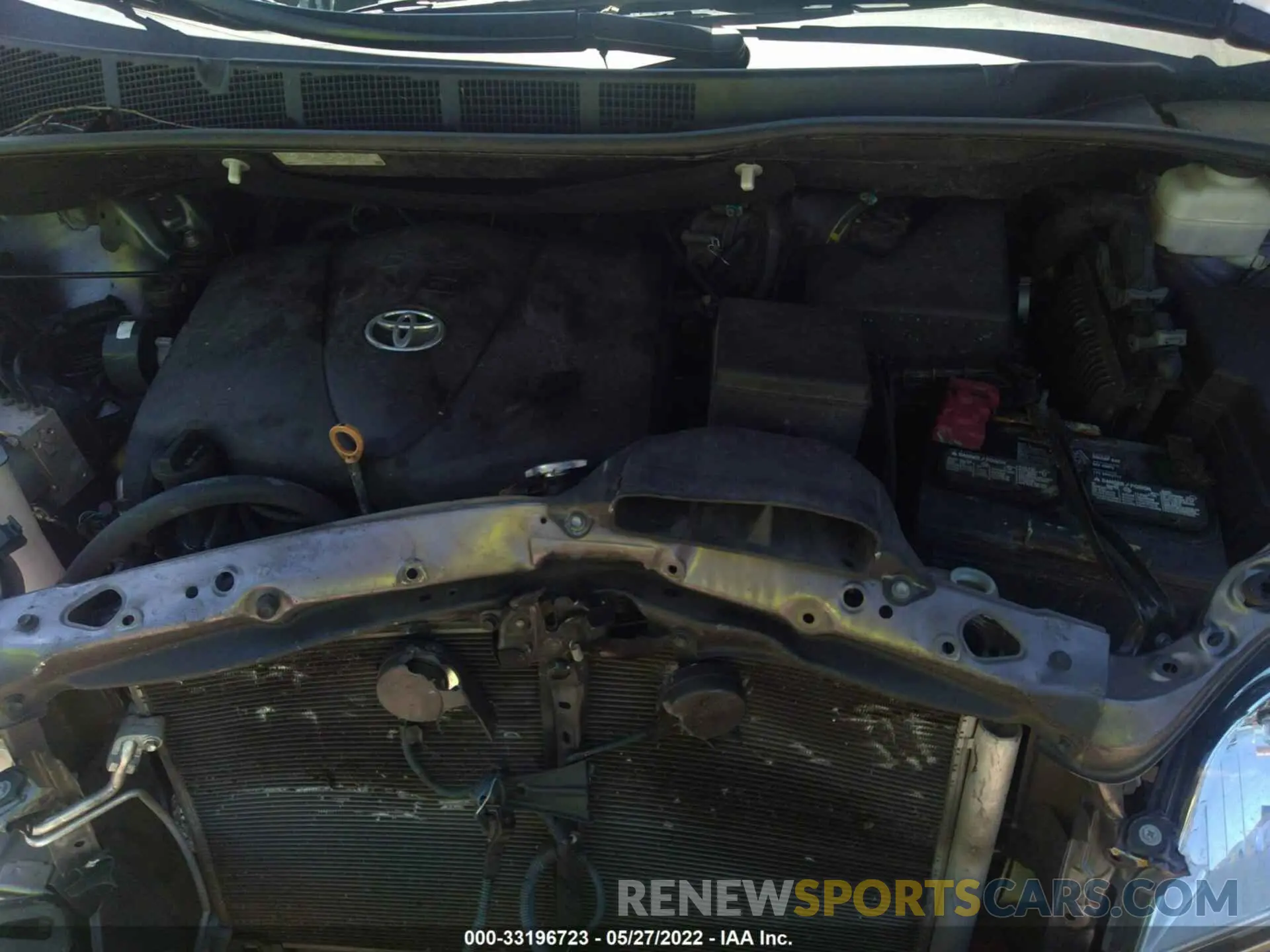 10 Photograph of a damaged car 5TDZZ3DC7KS008096 TOYOTA SIENNA 2019