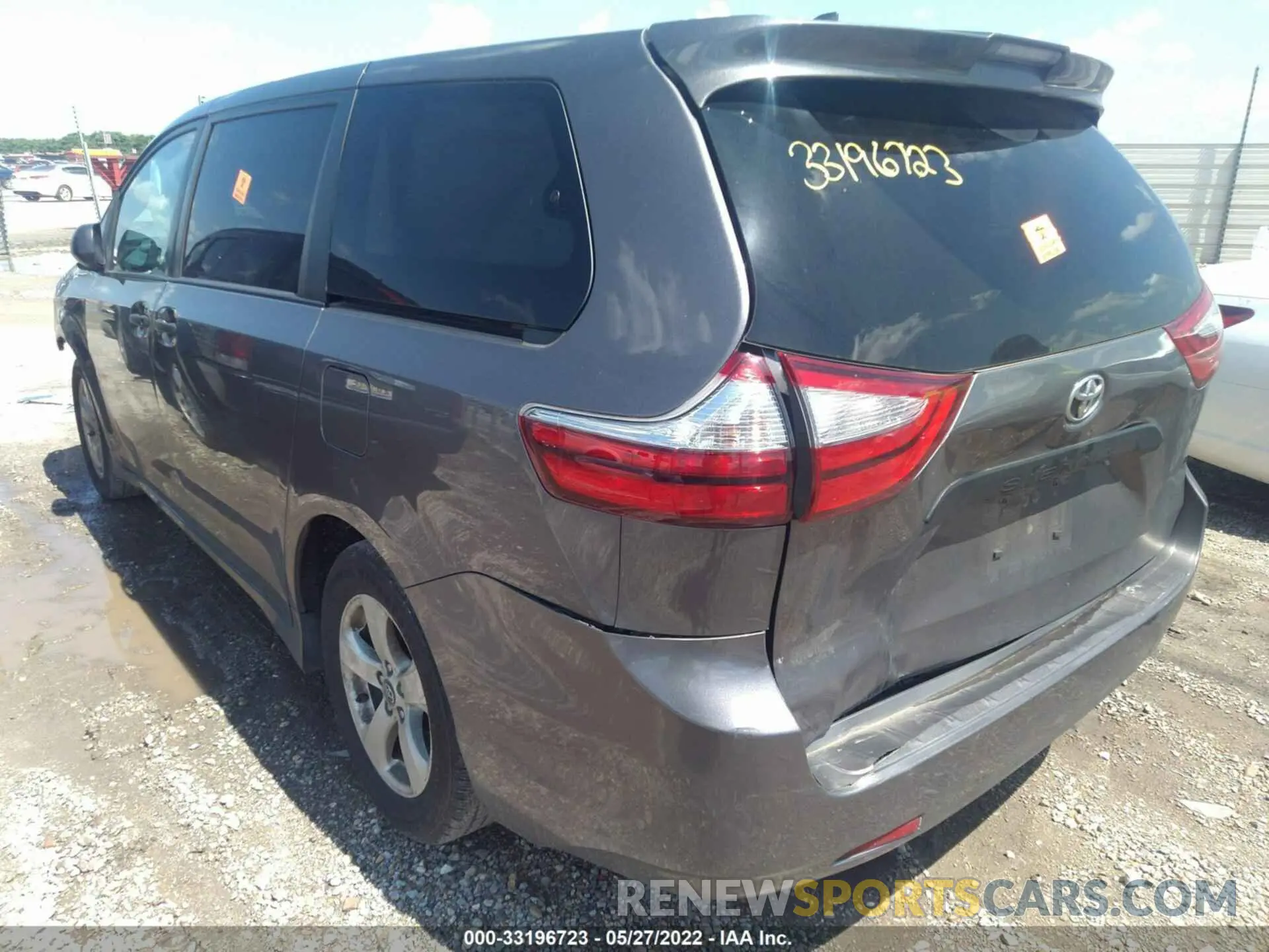 3 Photograph of a damaged car 5TDZZ3DC7KS008096 TOYOTA SIENNA 2019