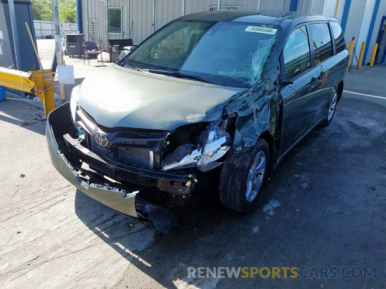 2 Photograph of a damaged car 5TDZZ3DC7KS978921 TOYOTA SIENNA 2019