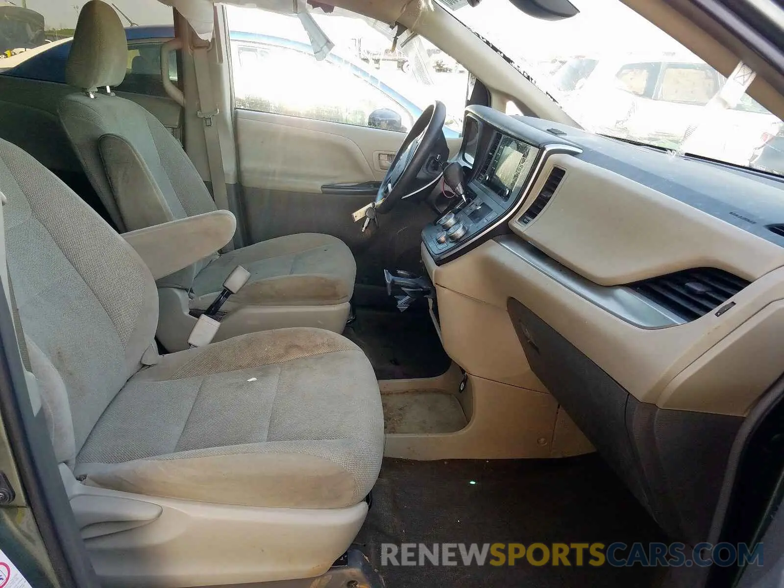 5 Photograph of a damaged car 5TDZZ3DC7KS978921 TOYOTA SIENNA 2019