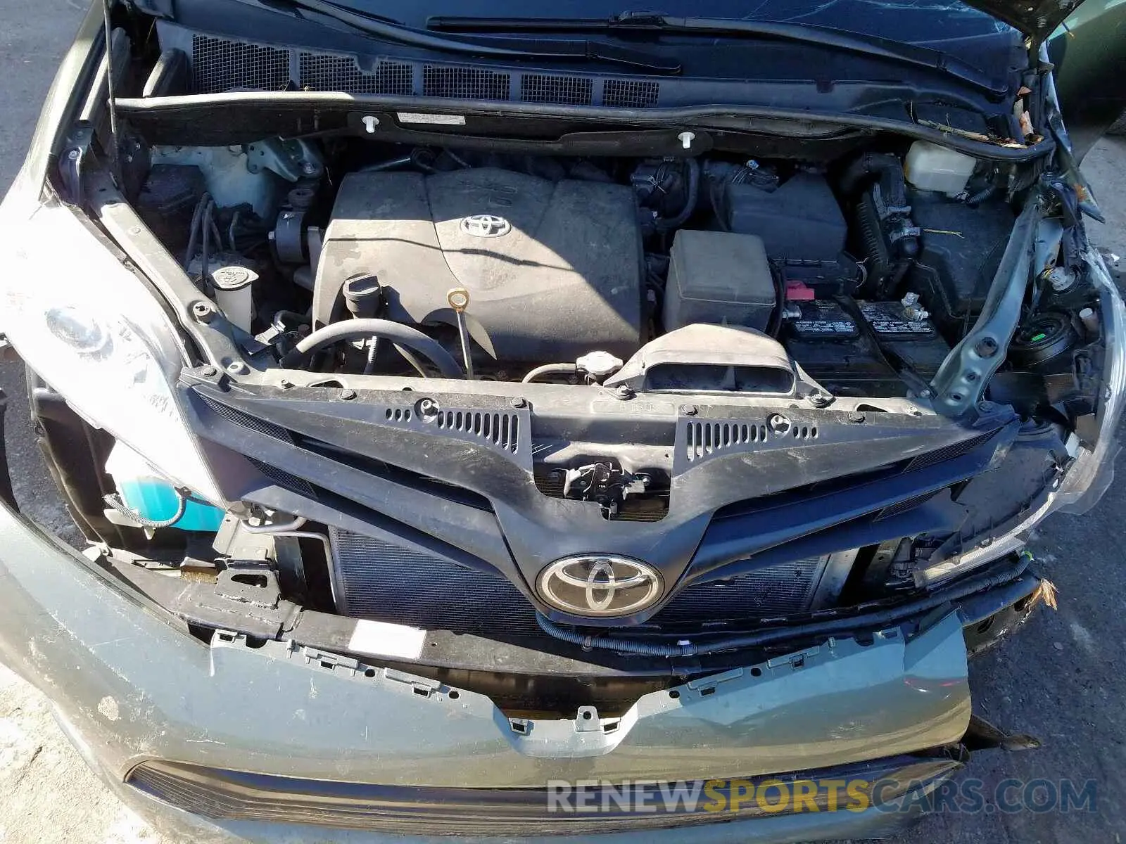 7 Photograph of a damaged car 5TDZZ3DC7KS978921 TOYOTA SIENNA 2019