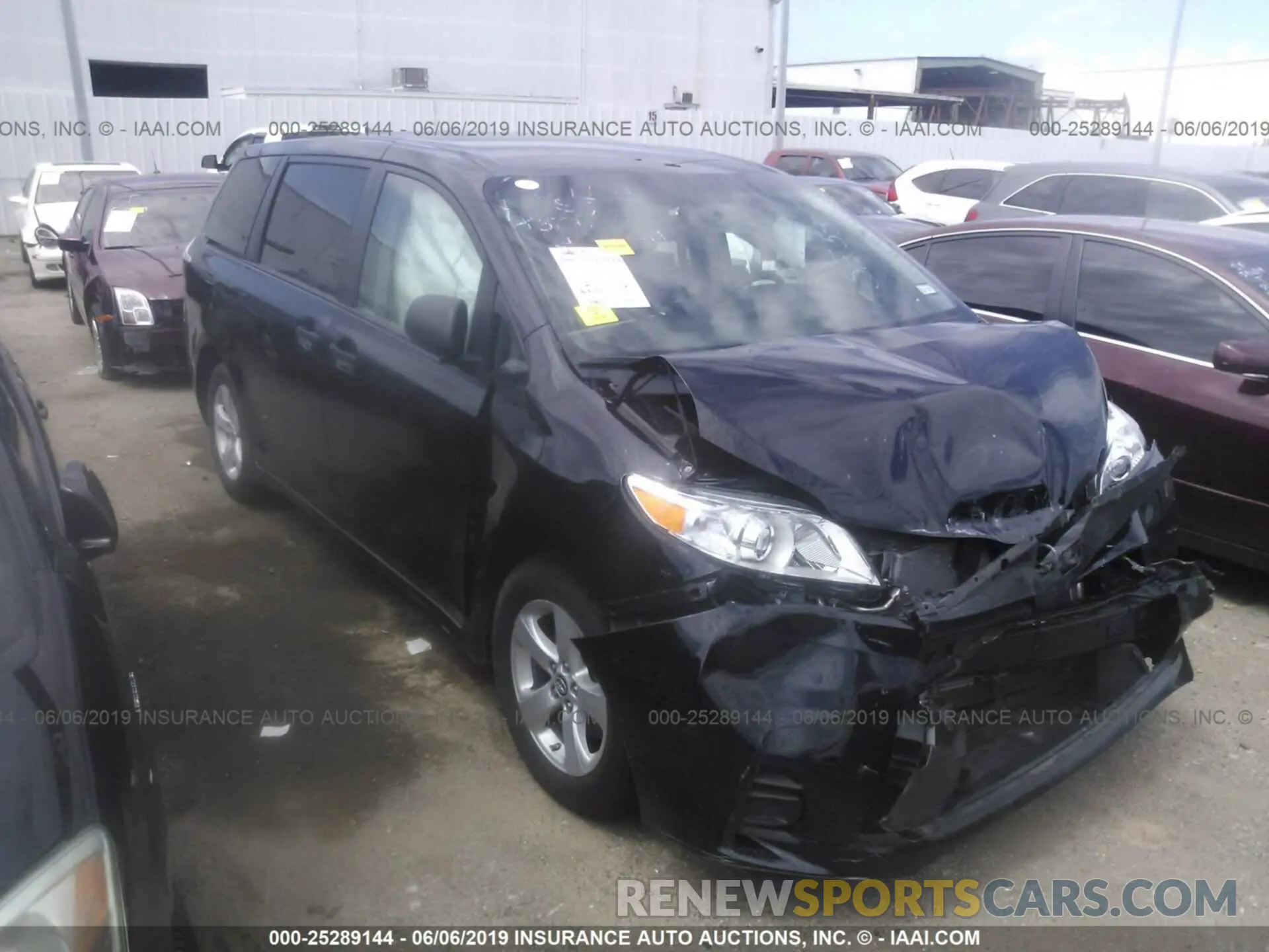 1 Photograph of a damaged car 5TDZZ3DC8KS991497 TOYOTA SIENNA 2019
