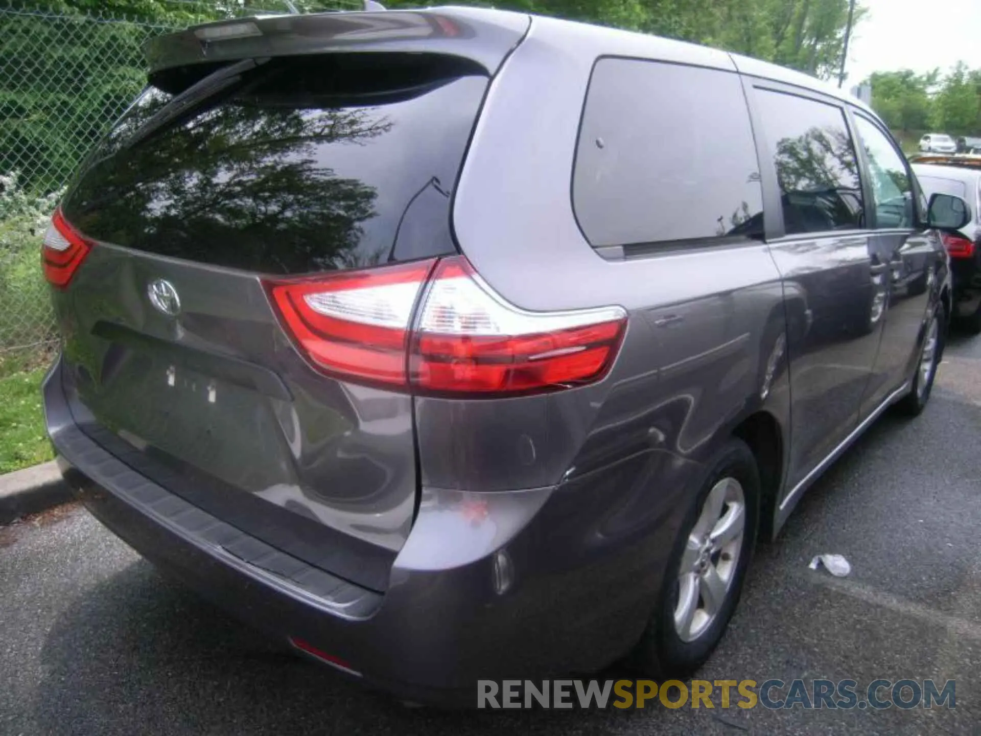 20 Photograph of a damaged car 5TDZZ3DC8KS995386 TOYOTA SIENNA 2019
