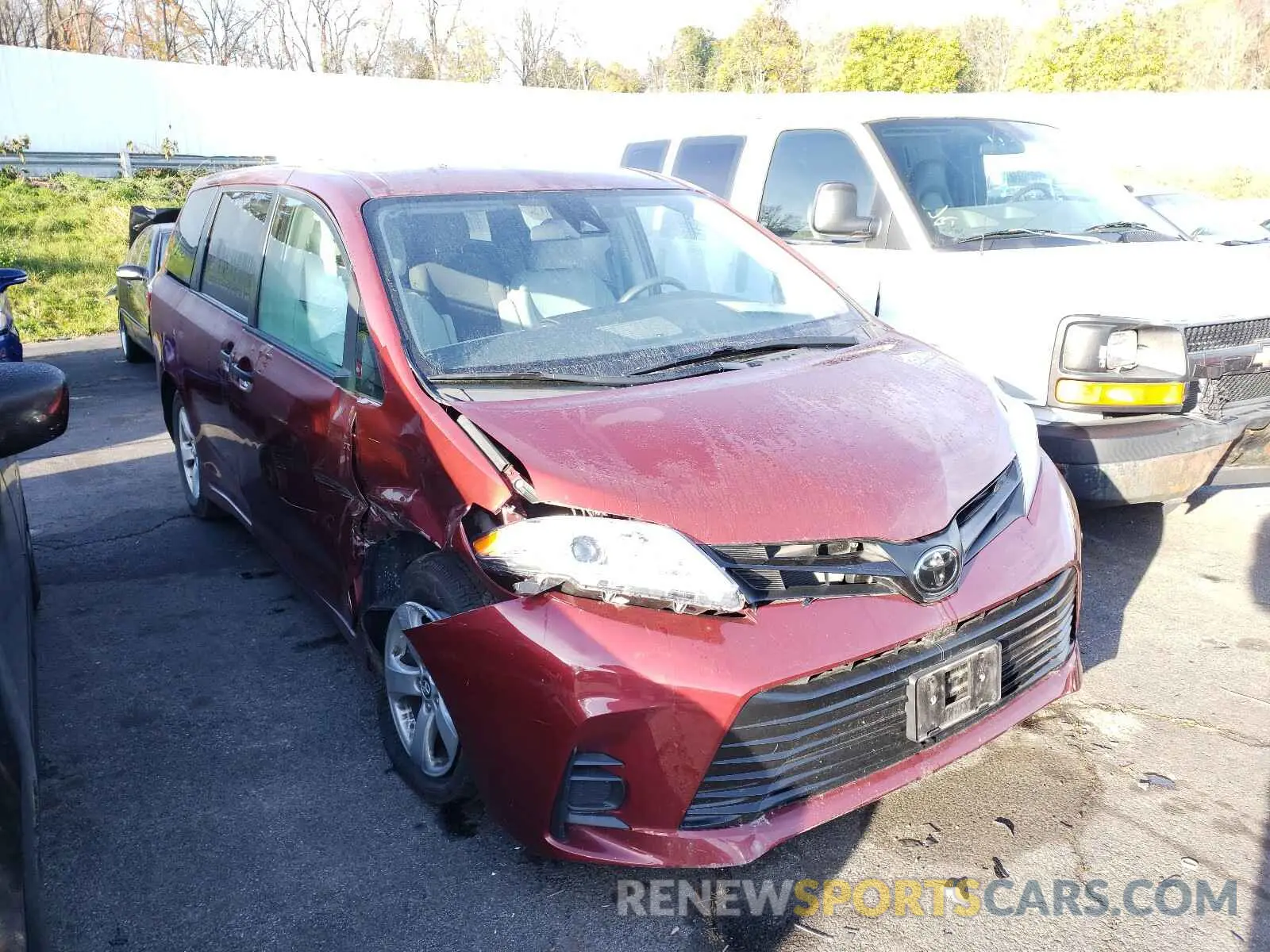1 Photograph of a damaged car 5TDZZ3DC9KS993257 TOYOTA SIENNA 2019