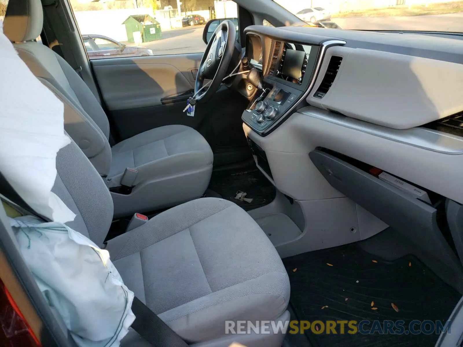 5 Photograph of a damaged car 5TDZZ3DC9KS993257 TOYOTA SIENNA 2019