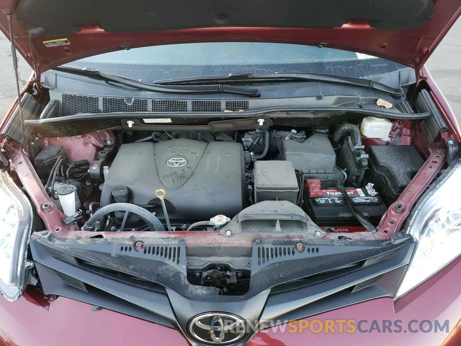 7 Photograph of a damaged car 5TDZZ3DC9KS993257 TOYOTA SIENNA 2019