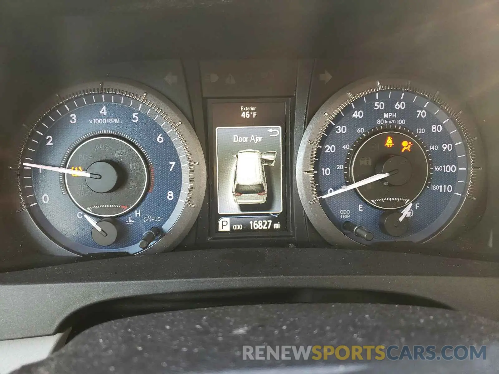8 Photograph of a damaged car 5TDZZ3DC9KS993257 TOYOTA SIENNA 2019