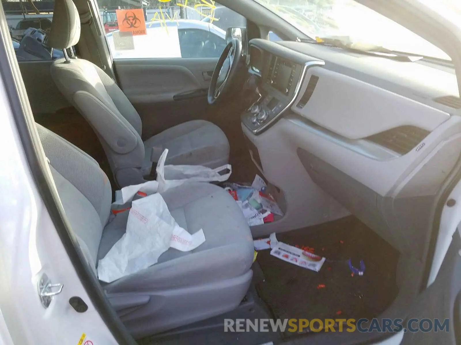 5 Photograph of a damaged car 5TDZZ3DC9KS998149 TOYOTA SIENNA 2019