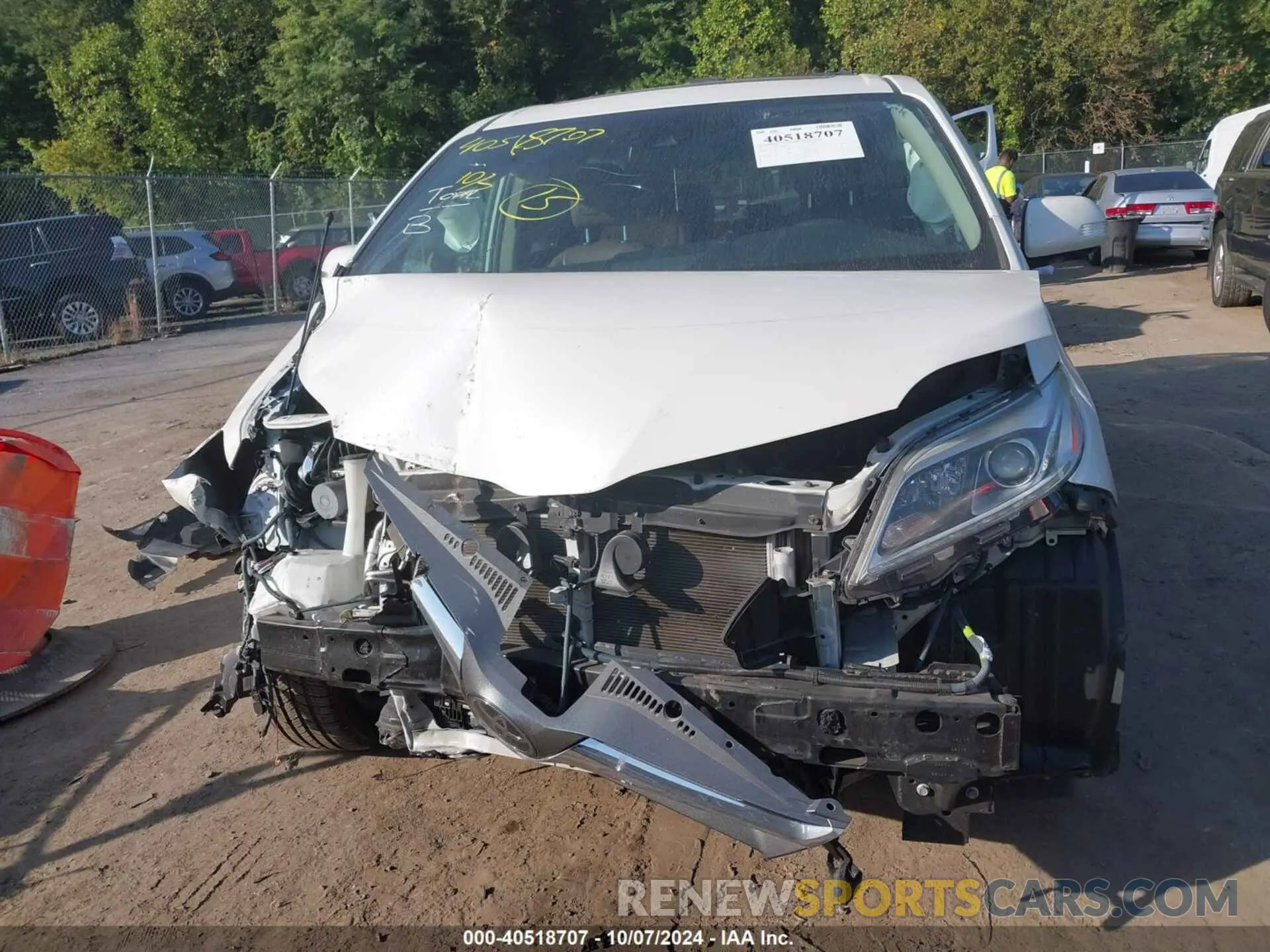 12 Photograph of a damaged car 5TDDZ3DC1LS232928 TOYOTA SIENNA 2020