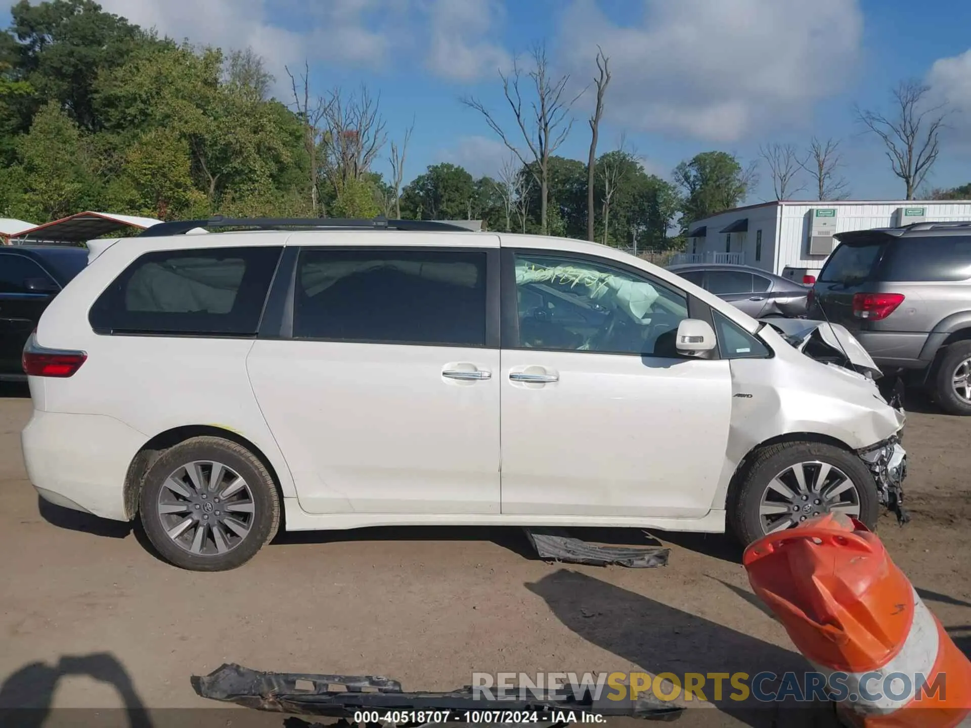 13 Photograph of a damaged car 5TDDZ3DC1LS232928 TOYOTA SIENNA 2020