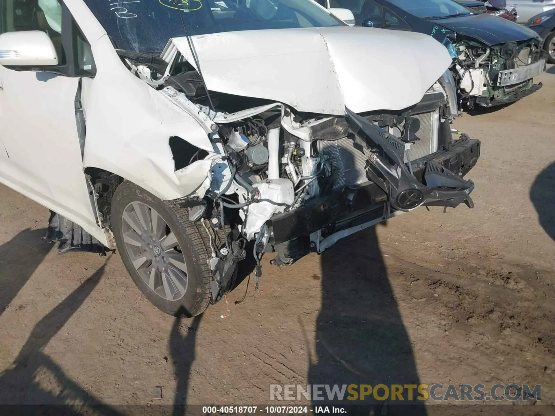 6 Photograph of a damaged car 5TDDZ3DC1LS232928 TOYOTA SIENNA 2020